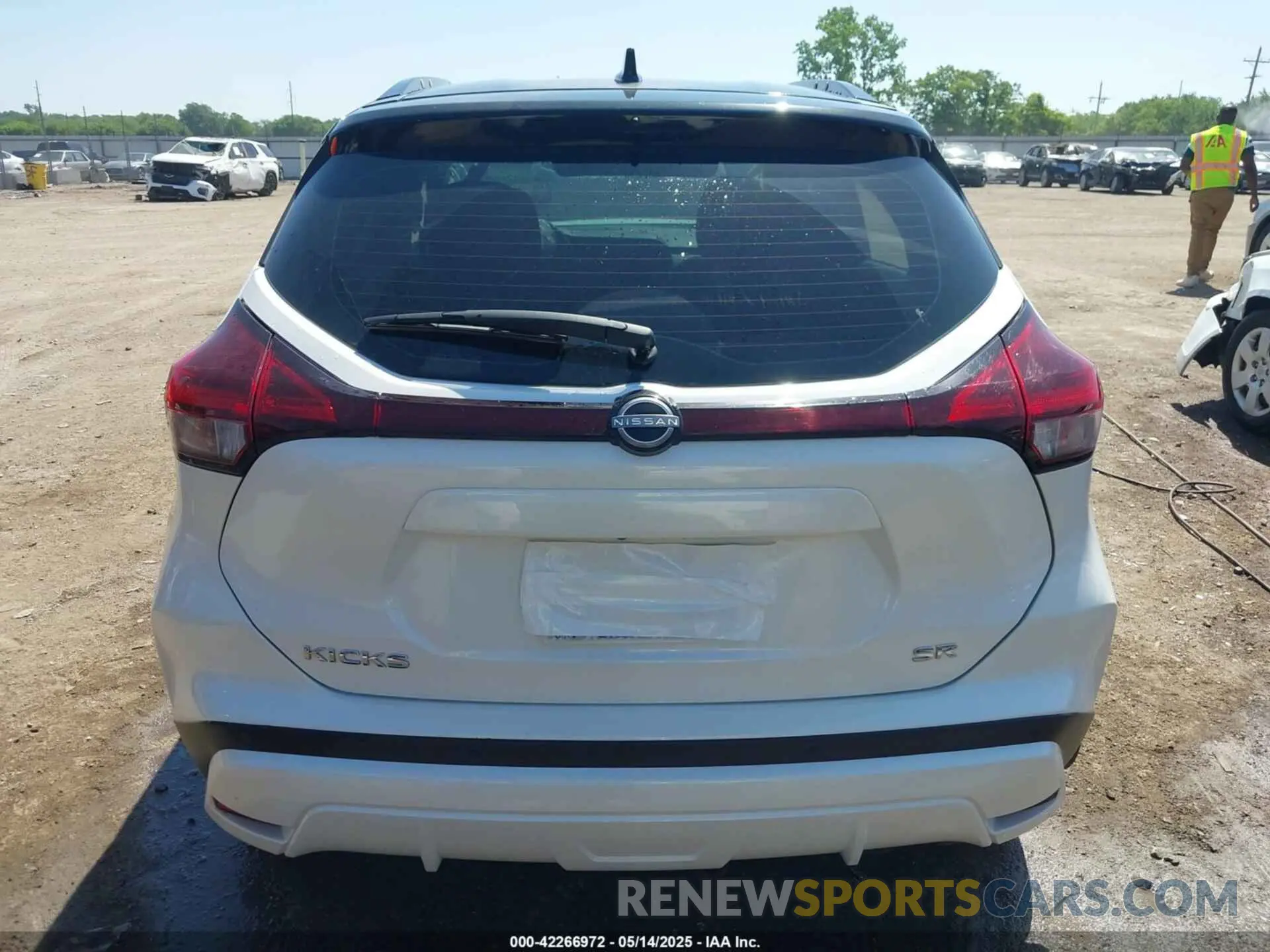 15 fotografías del automóvil dañado 3N1CP5DV2PL499136 NISSAN KICKS 2023