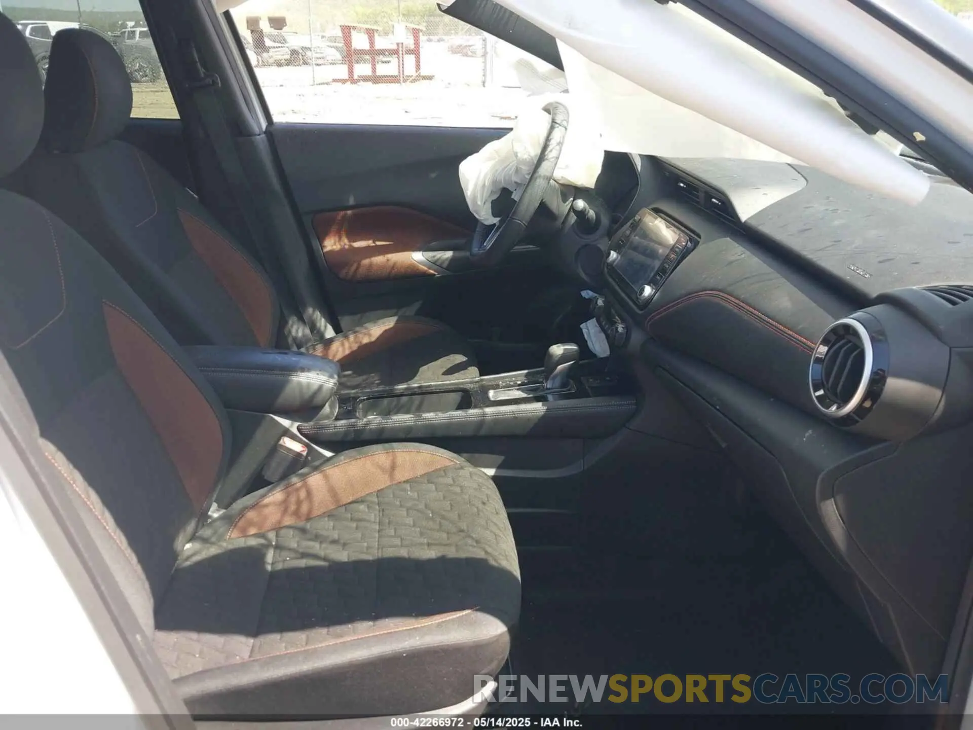 5 fotografías del automóvil dañado 3N1CP5DV2PL499136 NISSAN KICKS 2023