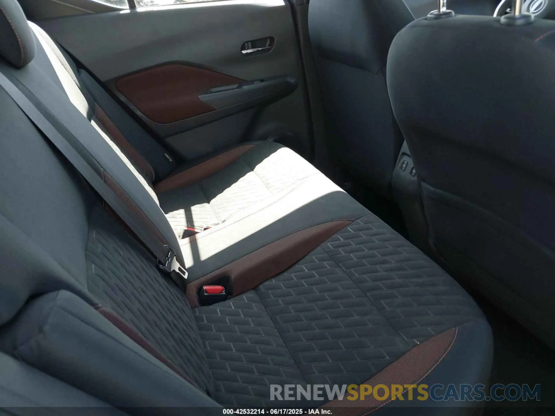 8 fotografías del automóvil dañado 3N1CP5DV3PL488808 NISSAN KICKS 2023