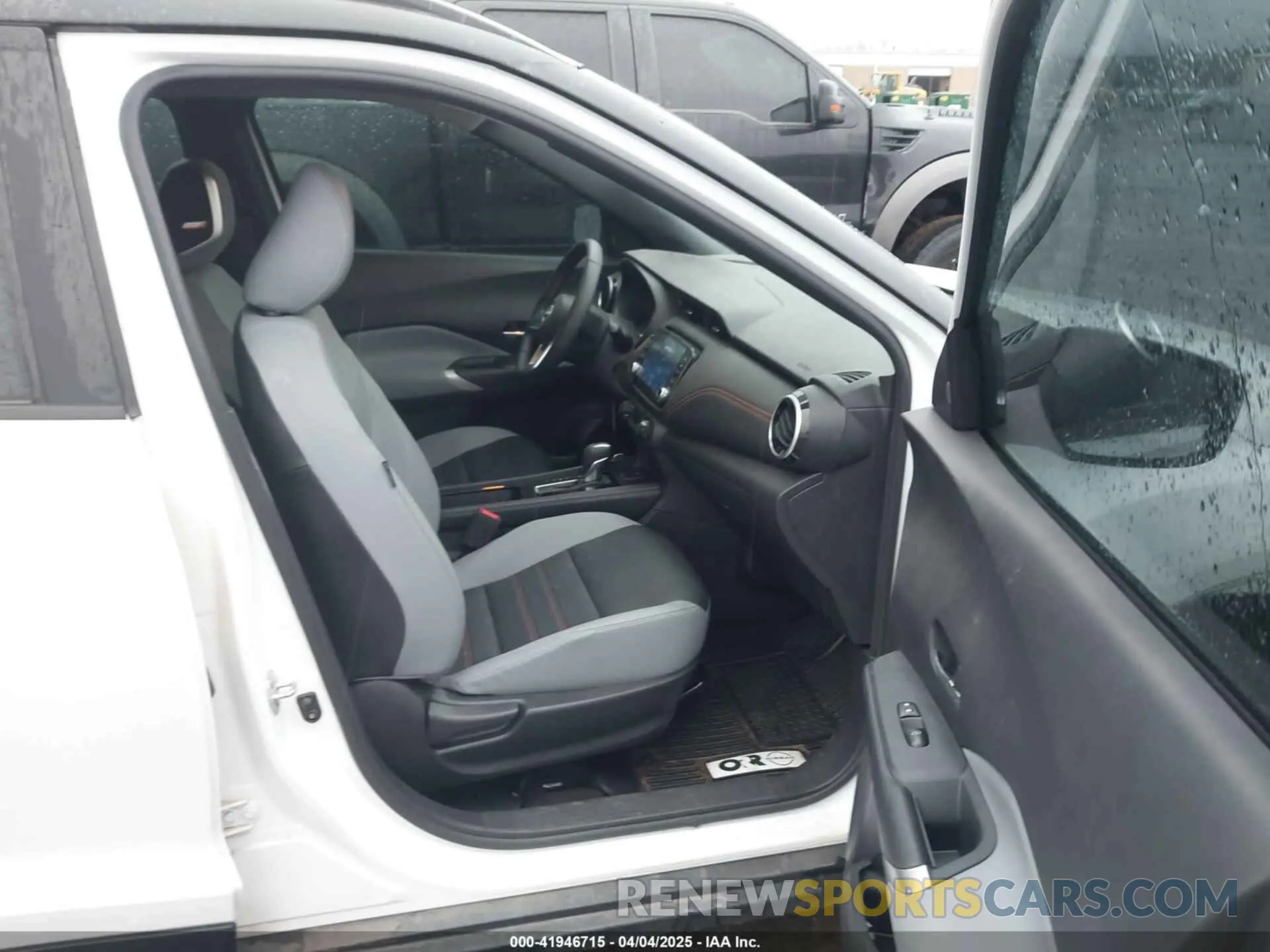 5 fotografías del automóvil dañado 3N1CP5DV3PL492549 NISSAN KICKS 2023