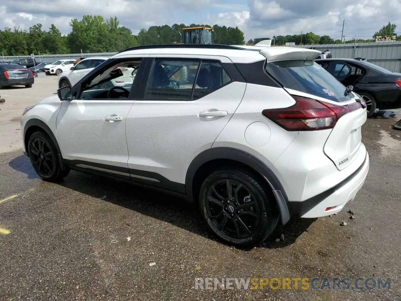 2 fotografías del automóvil dañado 3N1CP5DV3PL503503 NISSAN KICKS 2023