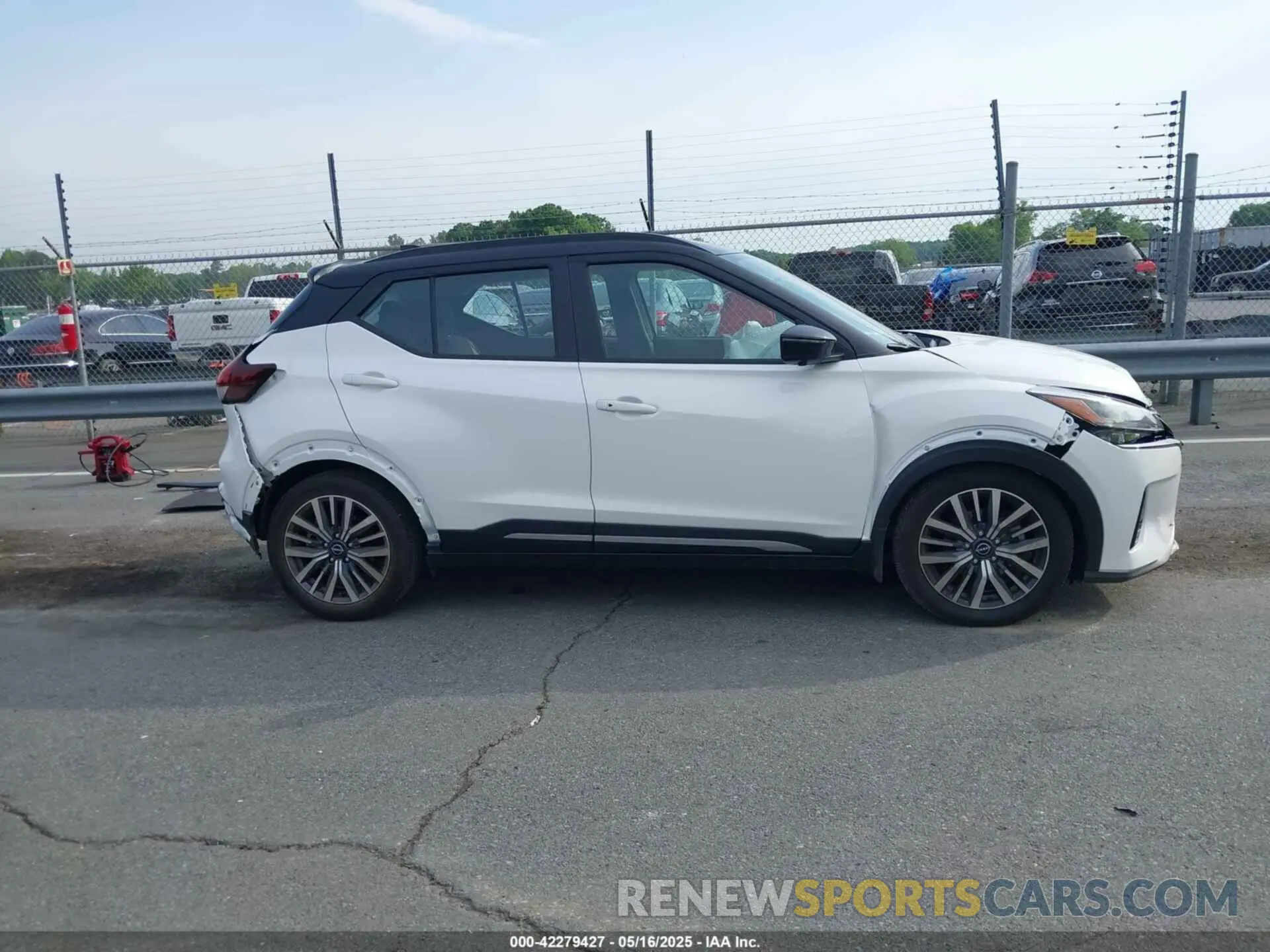 13 fotografías del automóvil dañado 3N1CP5DV3PL549557 NISSAN KICKS 2023