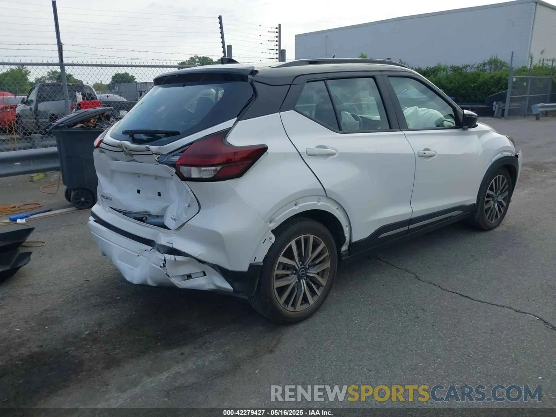 4 fotografías del automóvil dañado 3N1CP5DV3PL549557 NISSAN KICKS 2023