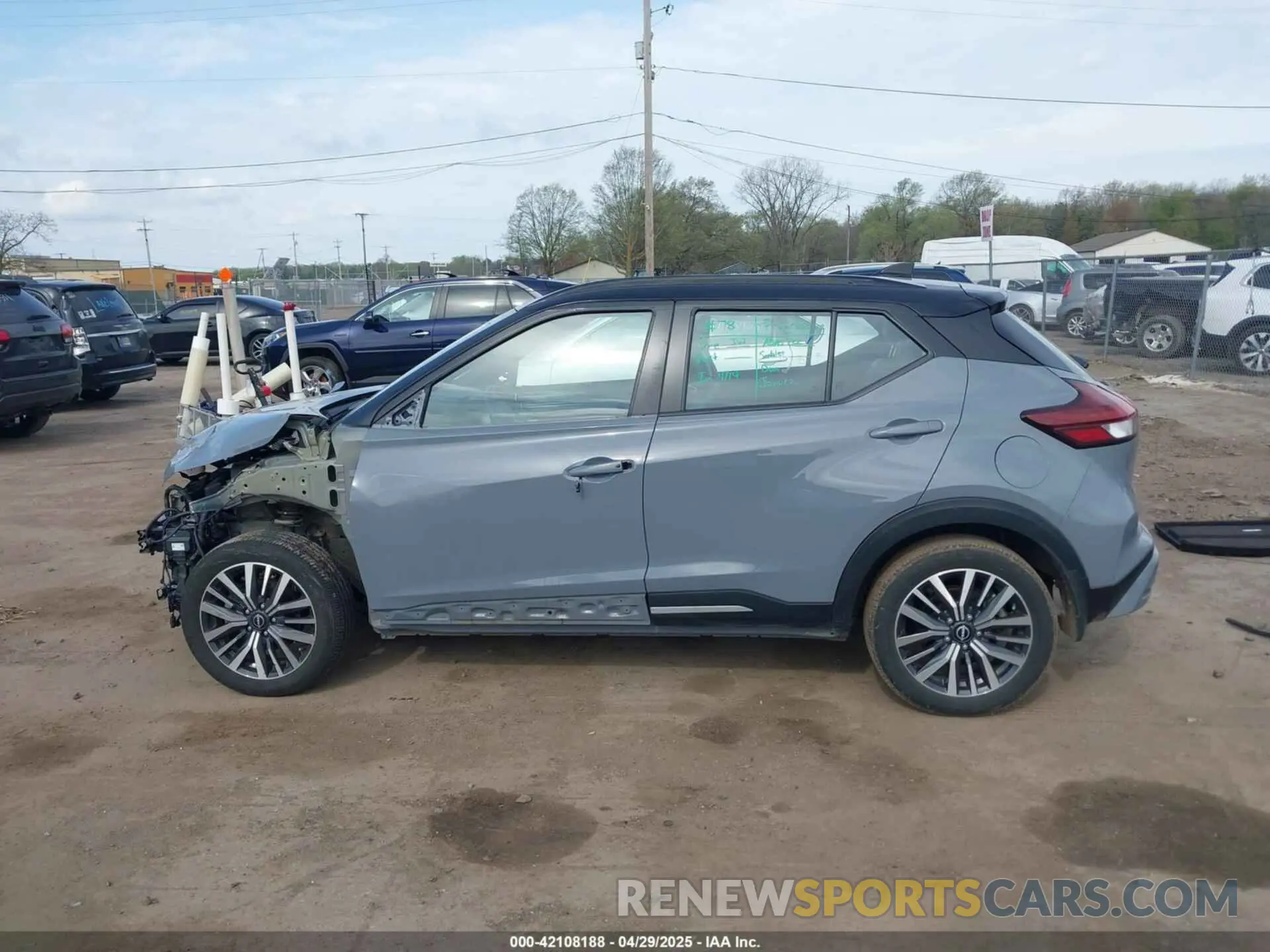 15 fotografías del automóvil dañado 3N1CP5DV4PL514672 NISSAN KICKS 2023