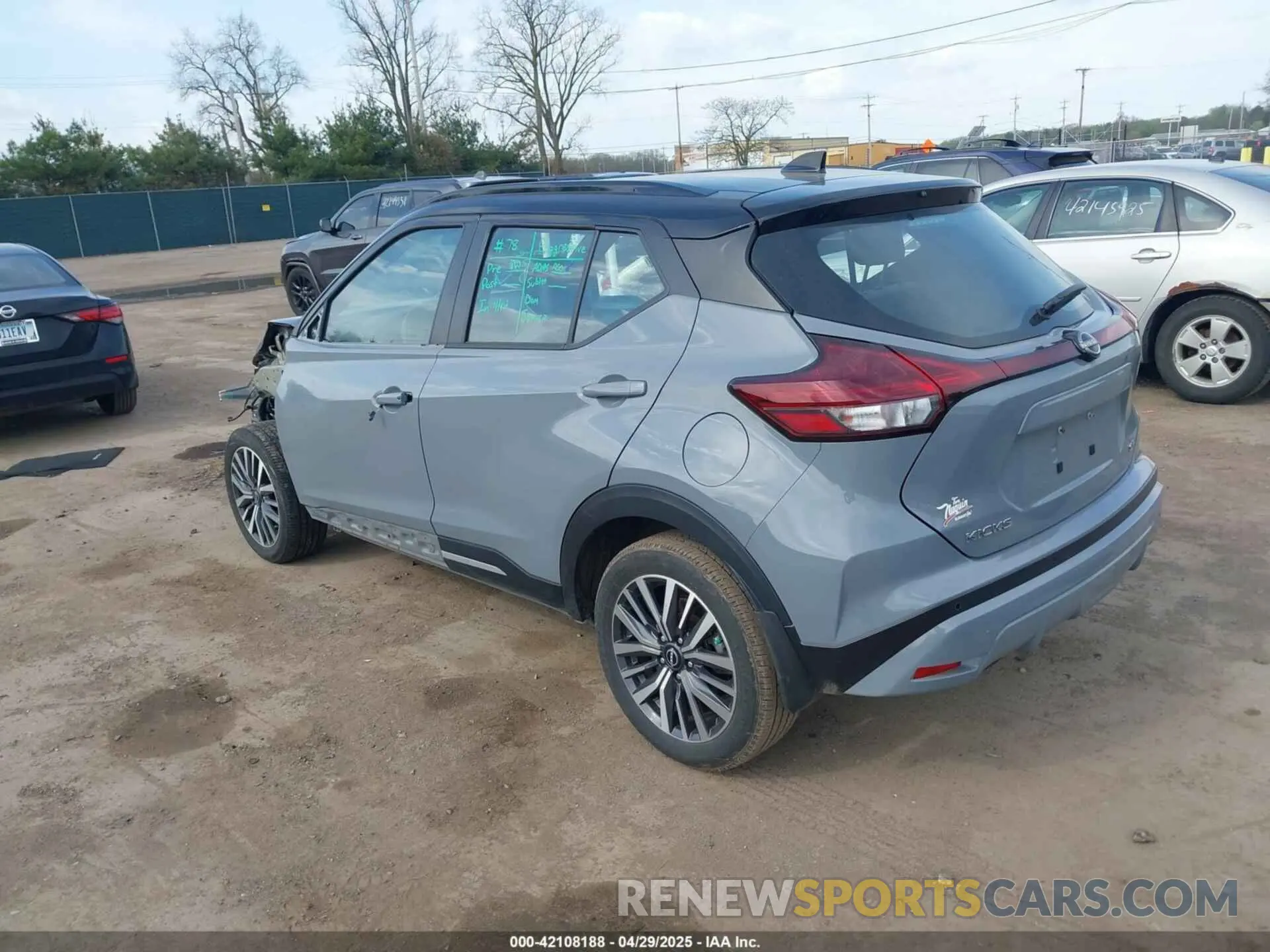 3 fotografías del automóvil dañado 3N1CP5DV4PL514672 NISSAN KICKS 2023