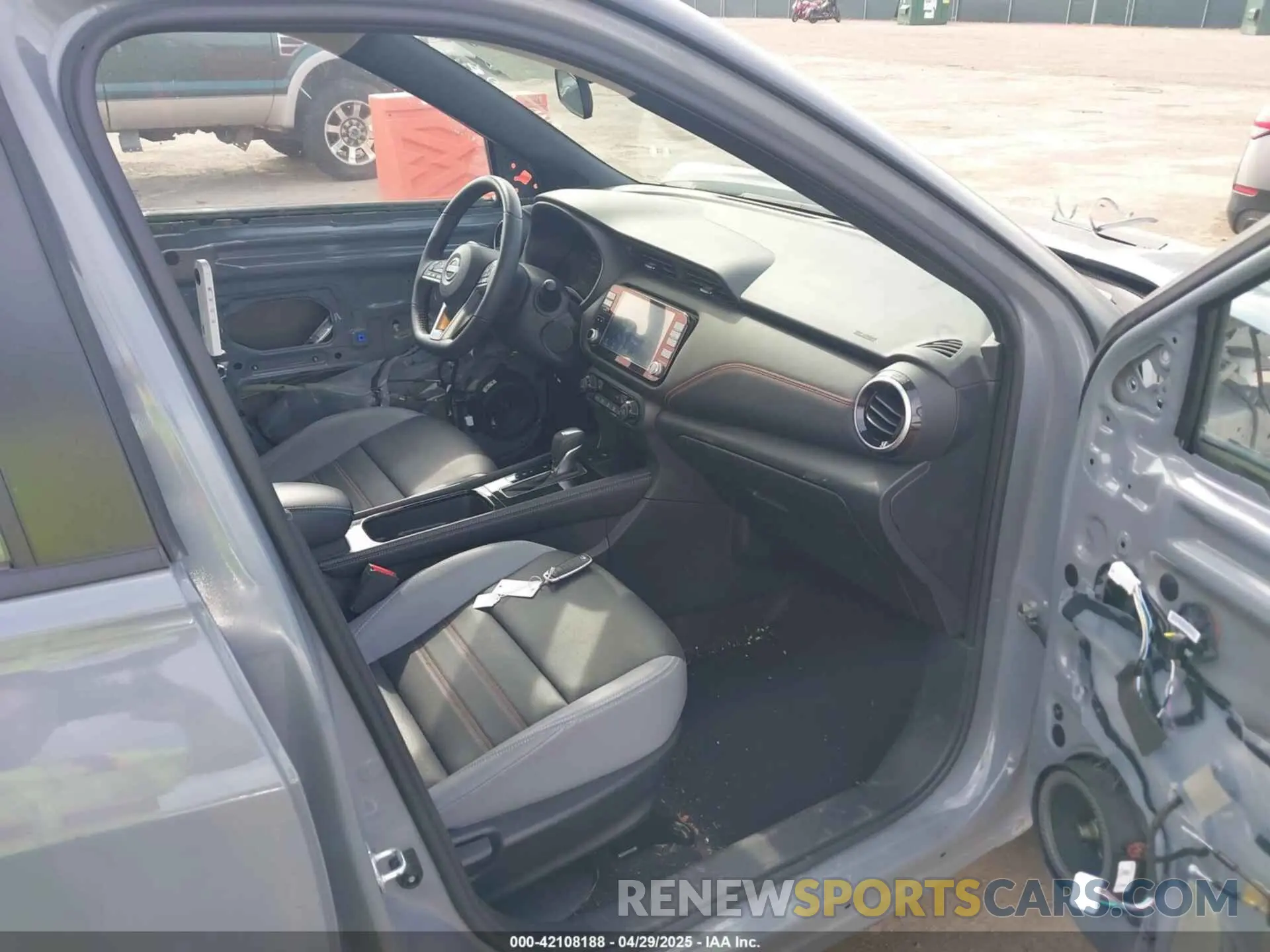 5 fotografías del automóvil dañado 3N1CP5DV4PL514672 NISSAN KICKS 2023