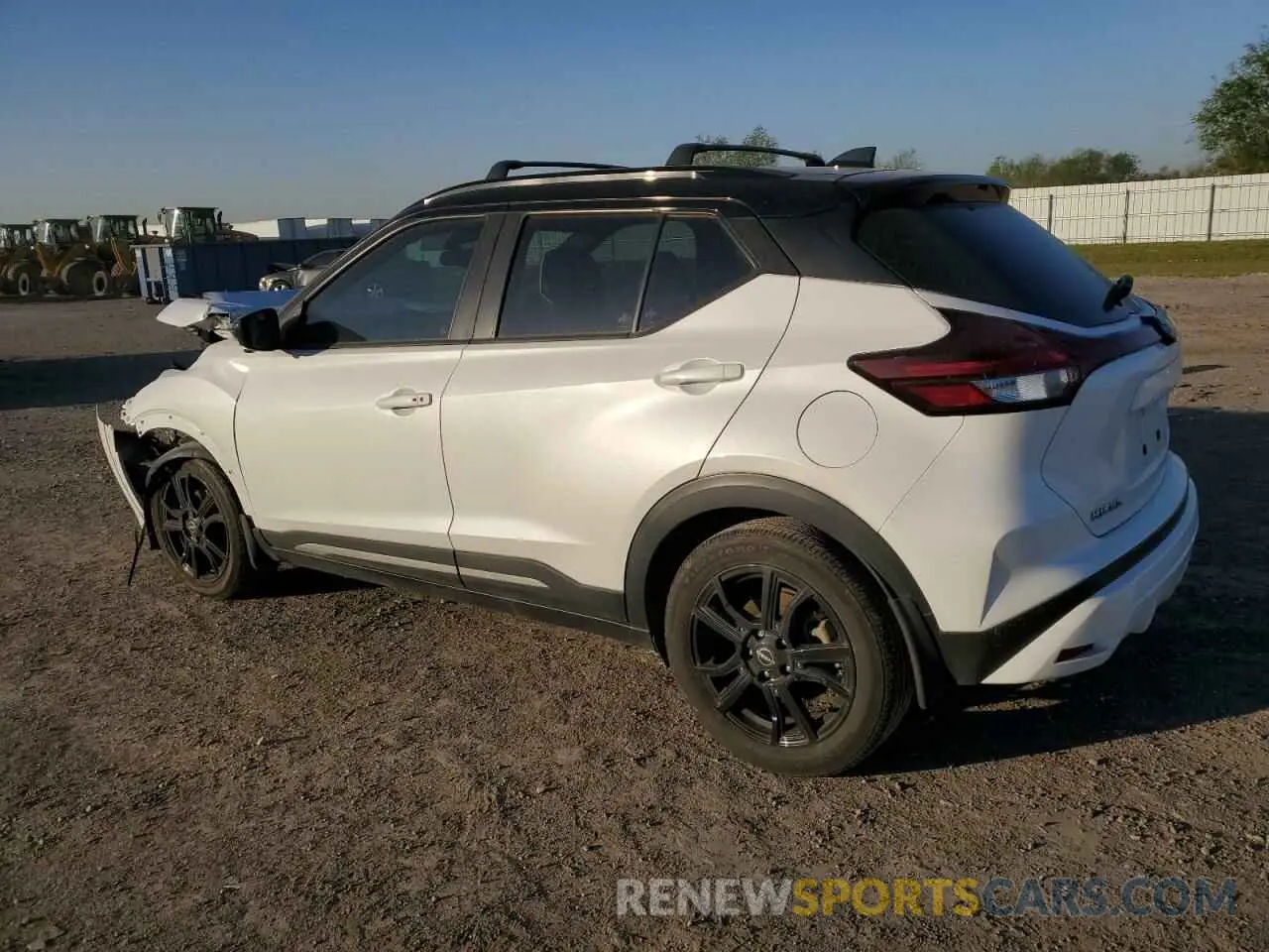 2 fotografías del automóvil dañado 3N1CP5DV4PL522755 NISSAN KICKS 2023