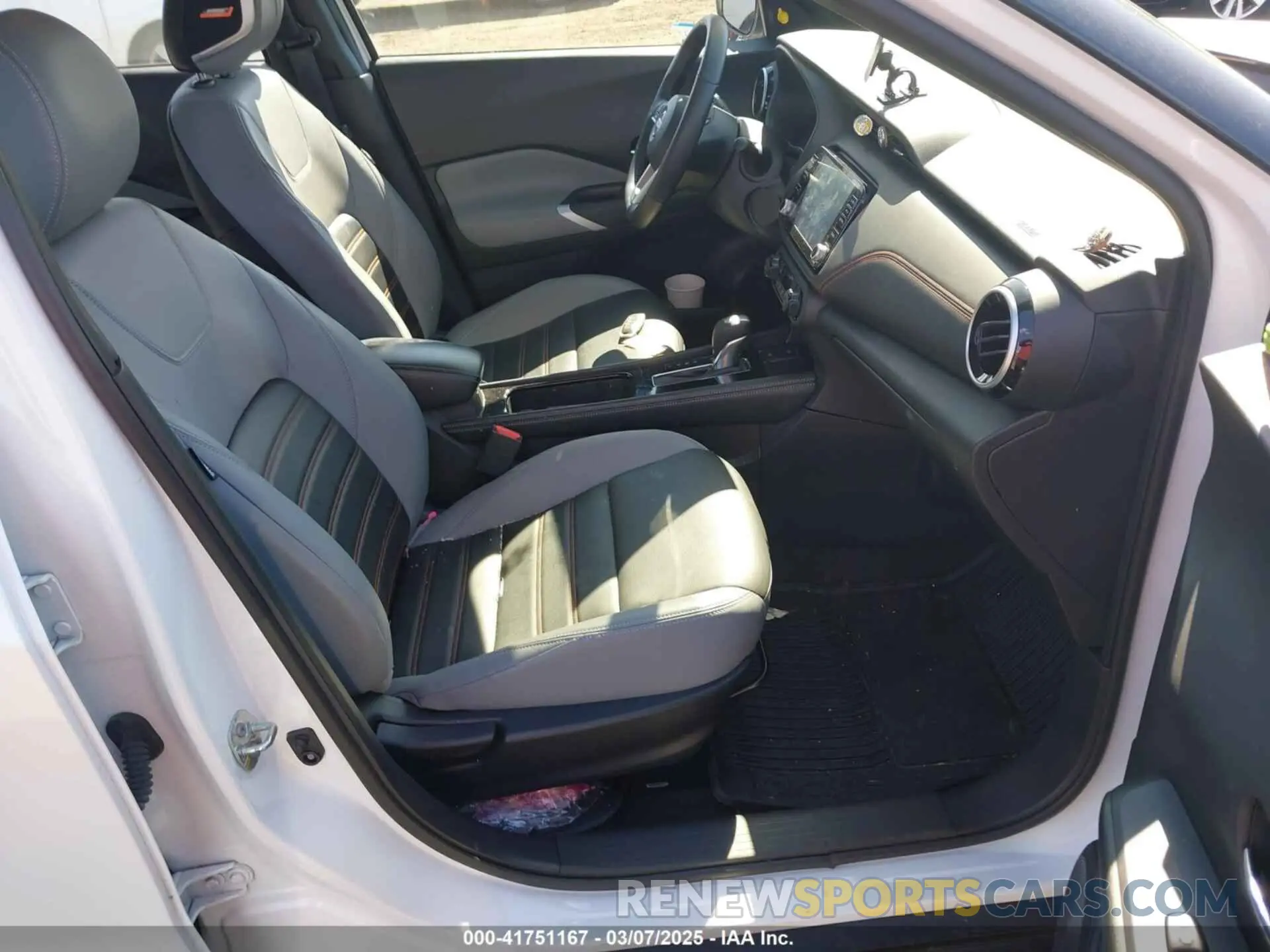 5 fotografías del automóvil dañado 3N1CP5DV6PL473400 NISSAN KICKS 2023