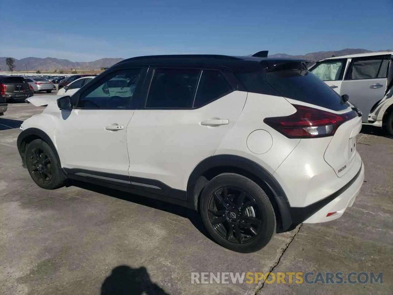 2 fotografías del automóvil dañado 3N1CP5DV7PL497723 NISSAN KICKS 2023