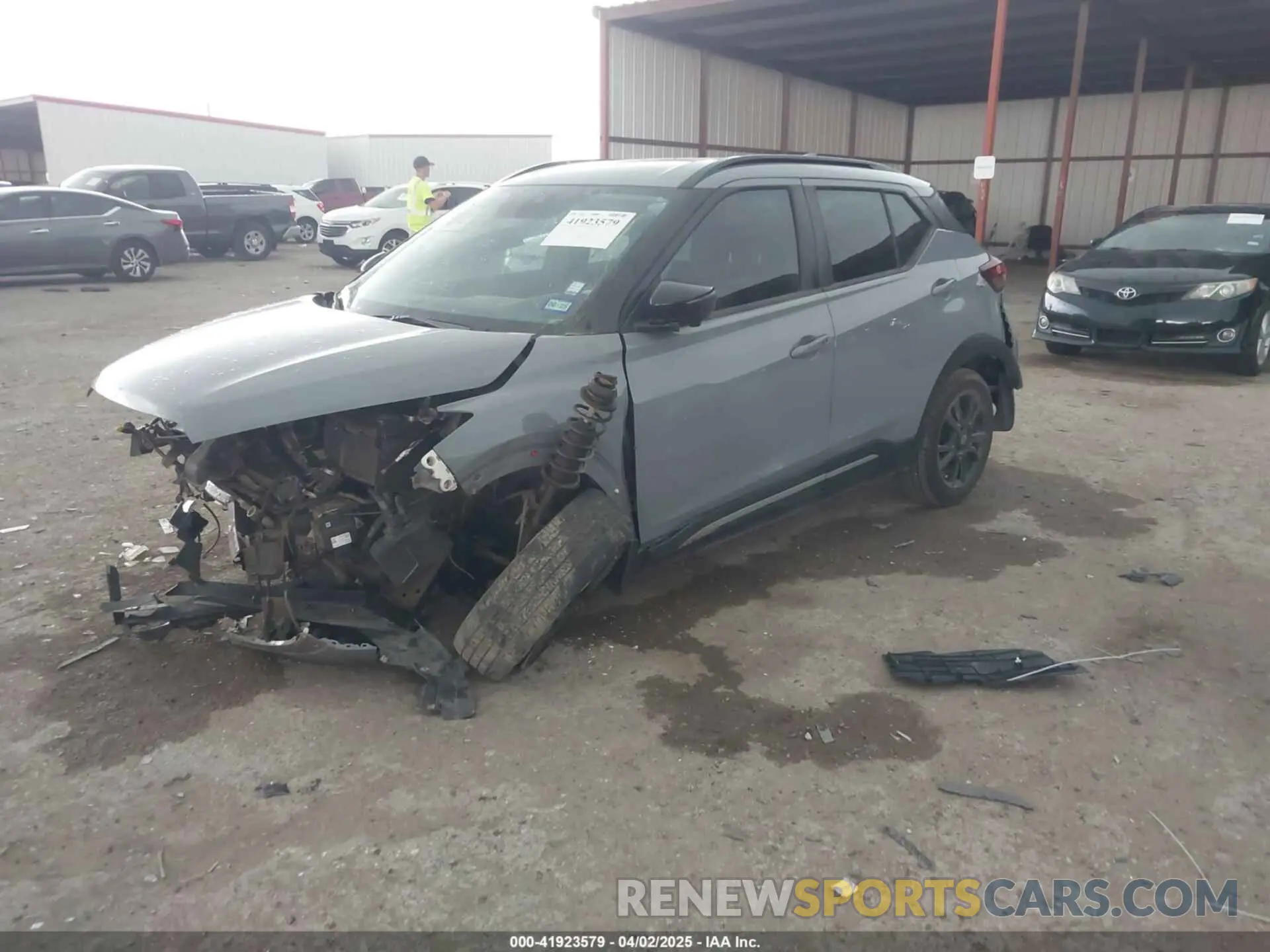 2 fotografías del automóvil dañado 3N1CP5DV8PL536559 NISSAN KICKS 2023