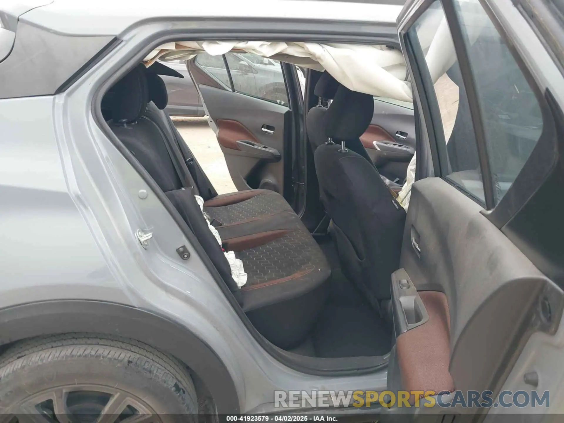 8 fotografías del automóvil dañado 3N1CP5DV8PL536559 NISSAN KICKS 2023