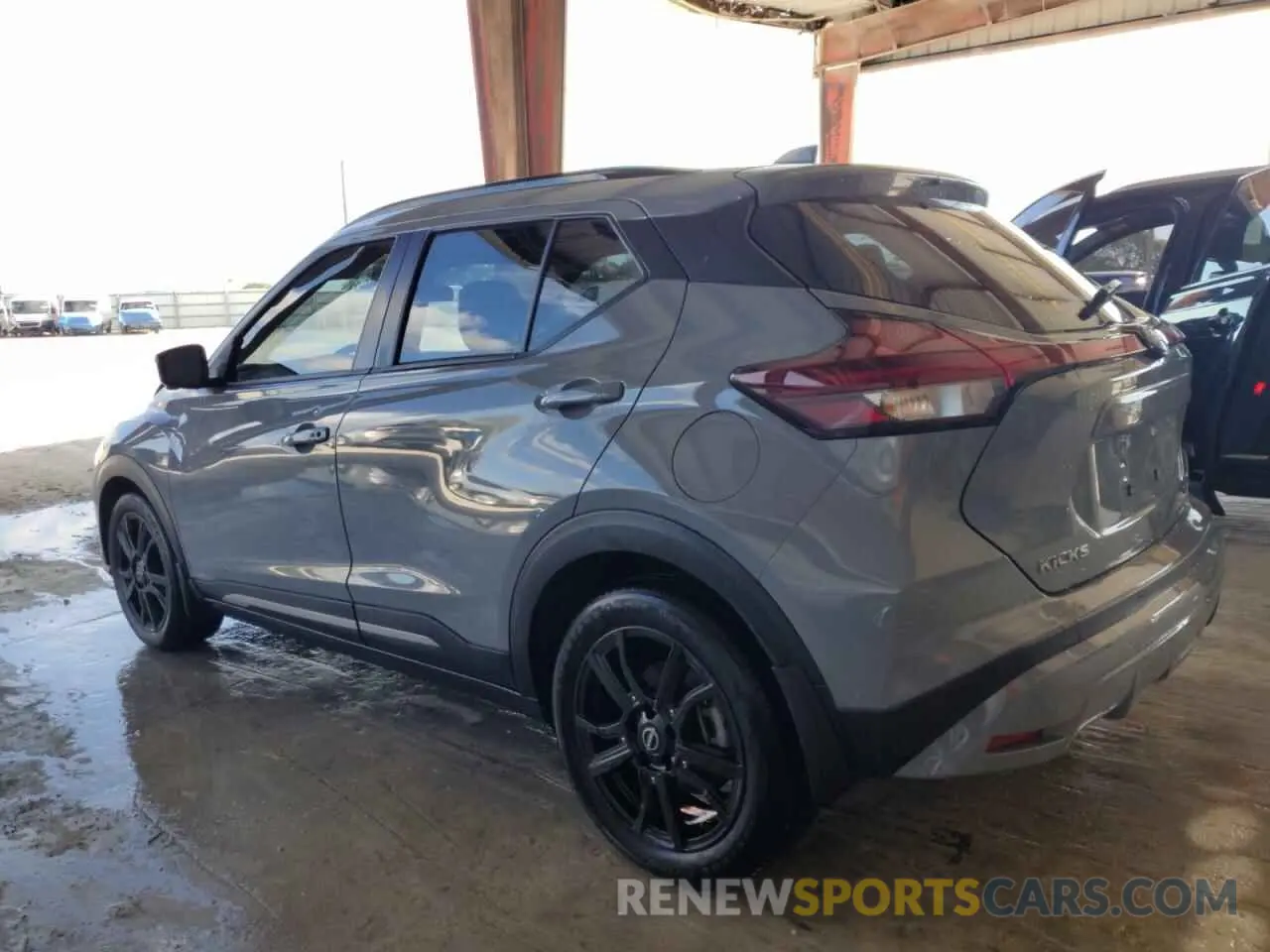 2 fotografías del automóvil dañado 3N1CP5DV8PL567634 NISSAN KICKS 2023