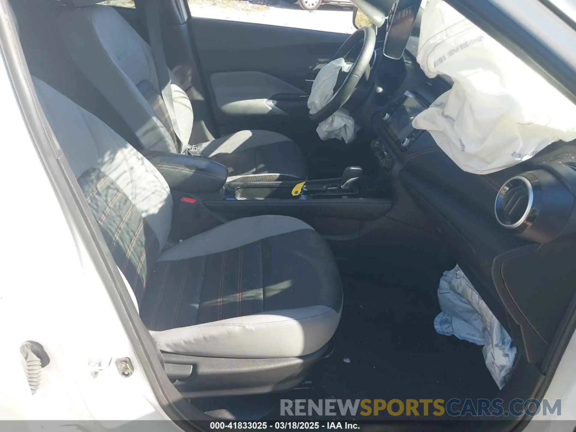 5 fotografías del automóvil dañado 3N1CP5DVXPL546073 NISSAN KICKS 2023