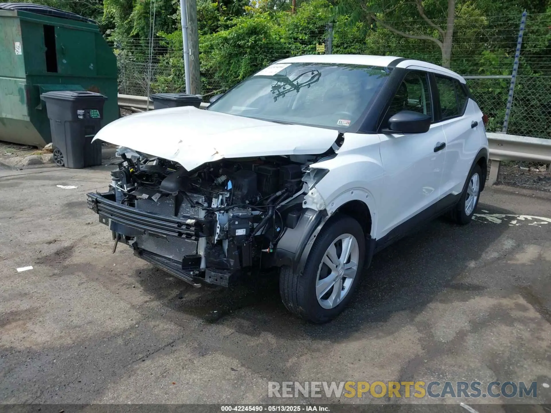 2 fotografías del automóvil dañado 3N1CP5BV2RL481595 NISSAN KICKS 2024