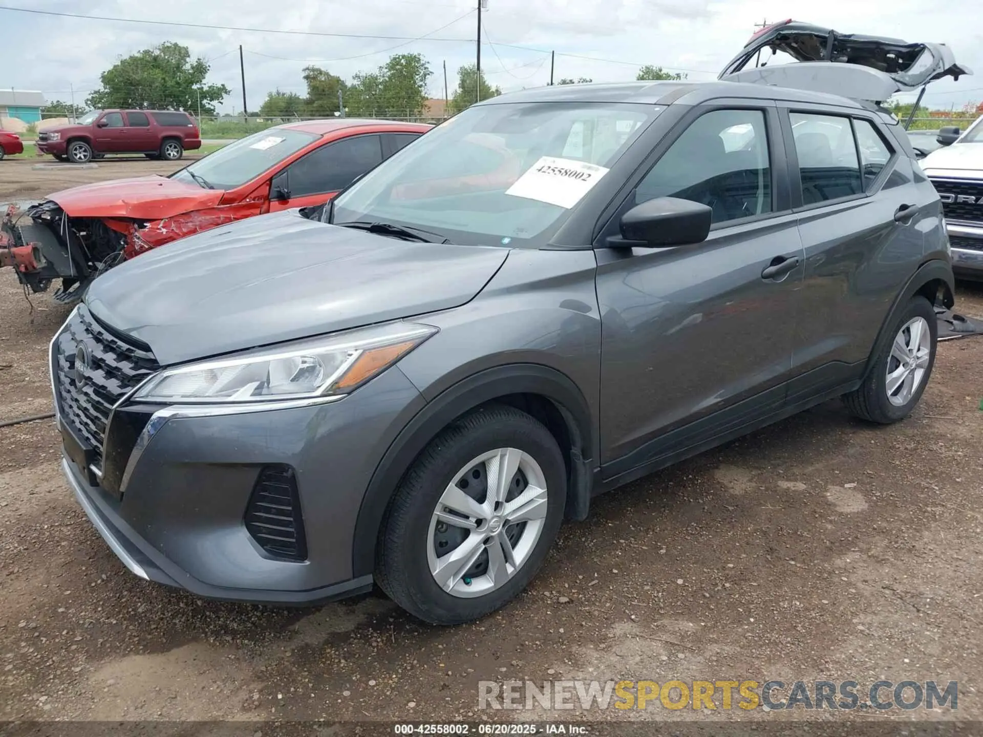2 fotografías del automóvil dañado 3N1CP5BV2RL580756 NISSAN KICKS 2024