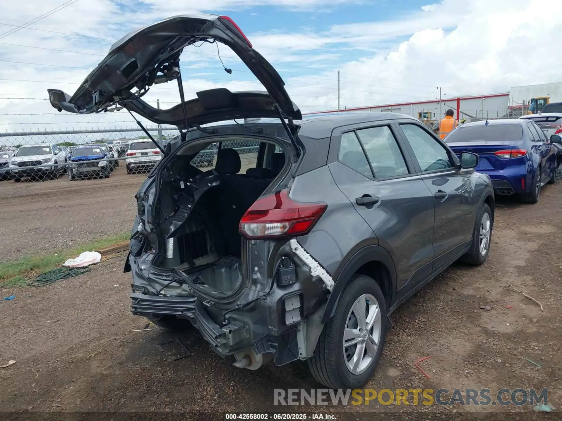 4 fotografías del automóvil dañado 3N1CP5BV2RL580756 NISSAN KICKS 2024