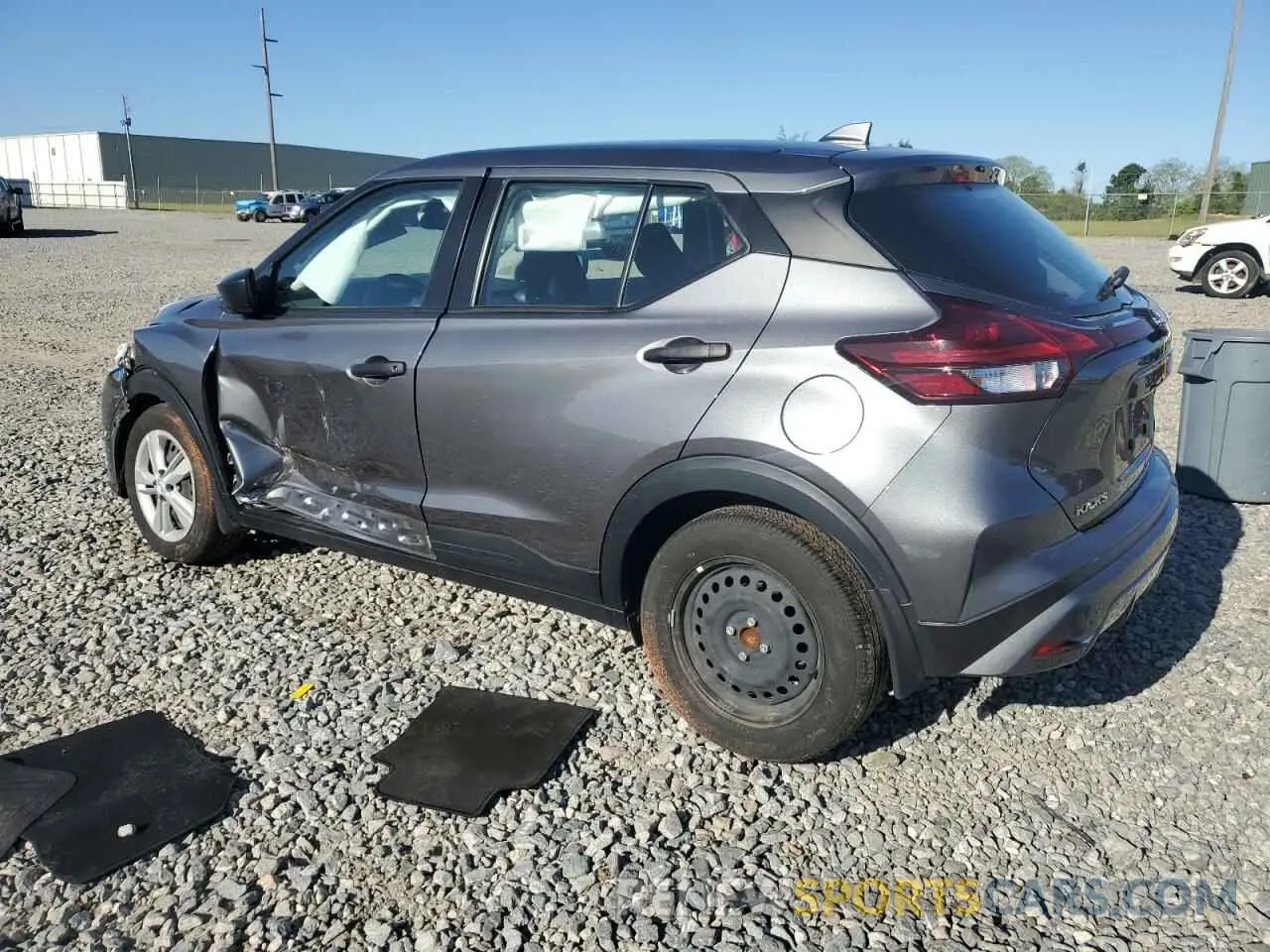 2 fotografías del automóvil dañado 3N1CP5BV3RL471450 NISSAN KICKS 2024