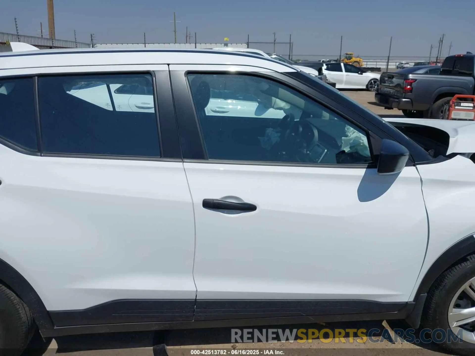 14 fotografías del automóvil dañado 3N1CP5BV3RL593158 NISSAN KICKS 2024