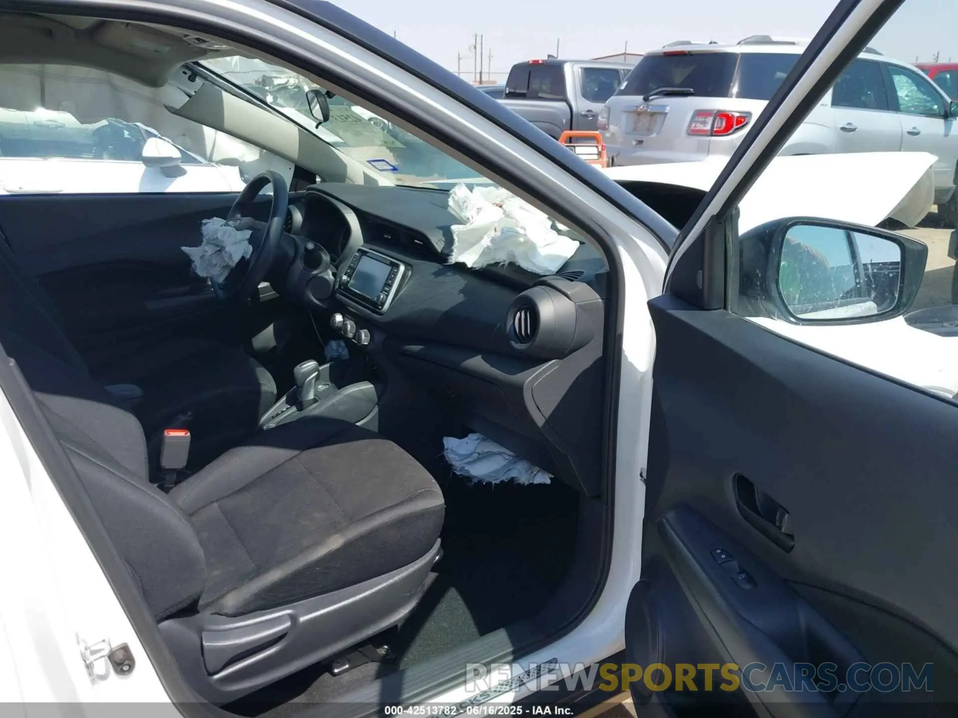5 fotografías del automóvil dañado 3N1CP5BV3RL593158 NISSAN KICKS 2024
