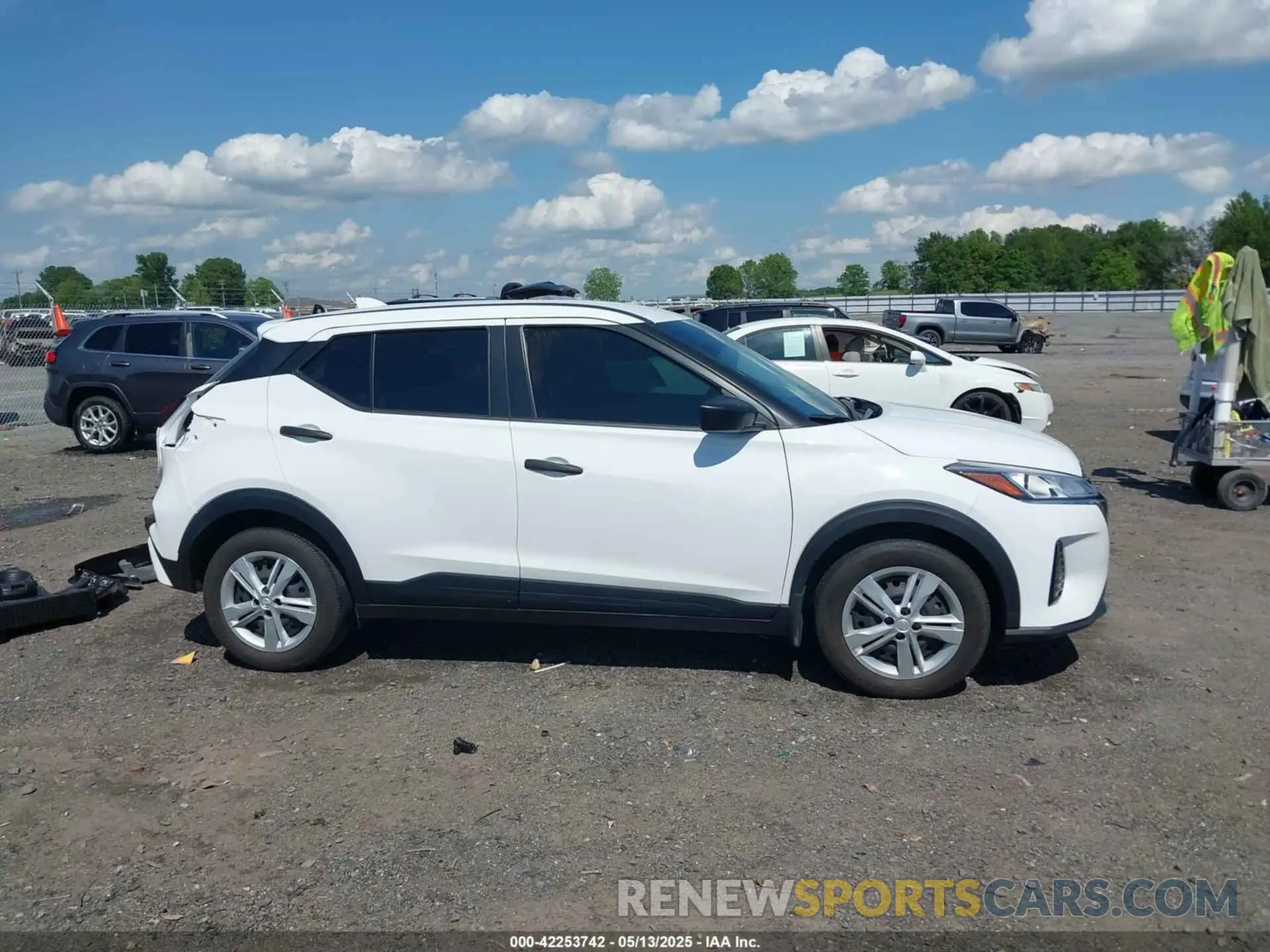 14 fotografías del automóvil dañado 3N1CP5BV4RL500843 NISSAN KICKS 2024