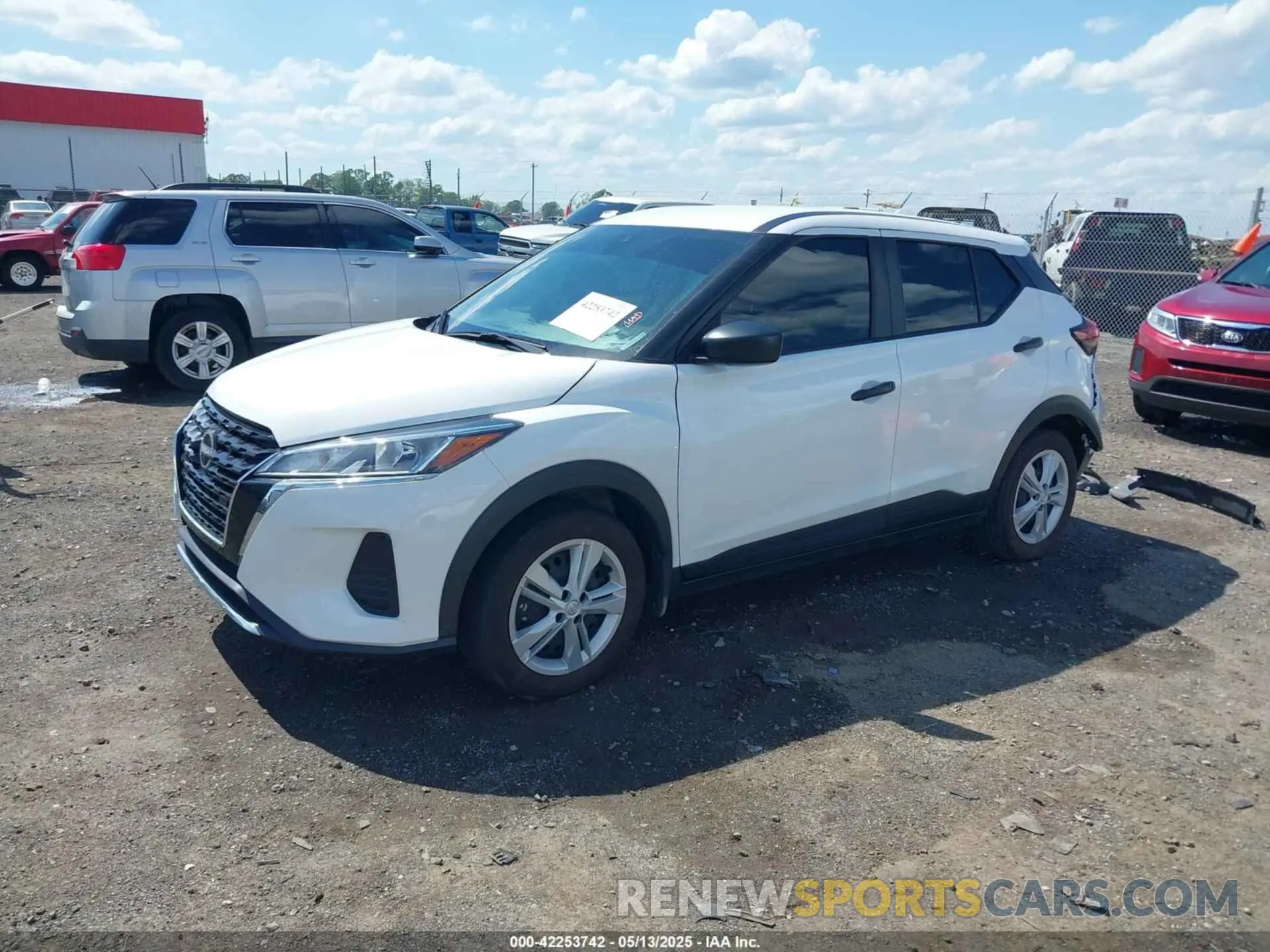 2 fotografías del automóvil dañado 3N1CP5BV4RL500843 NISSAN KICKS 2024