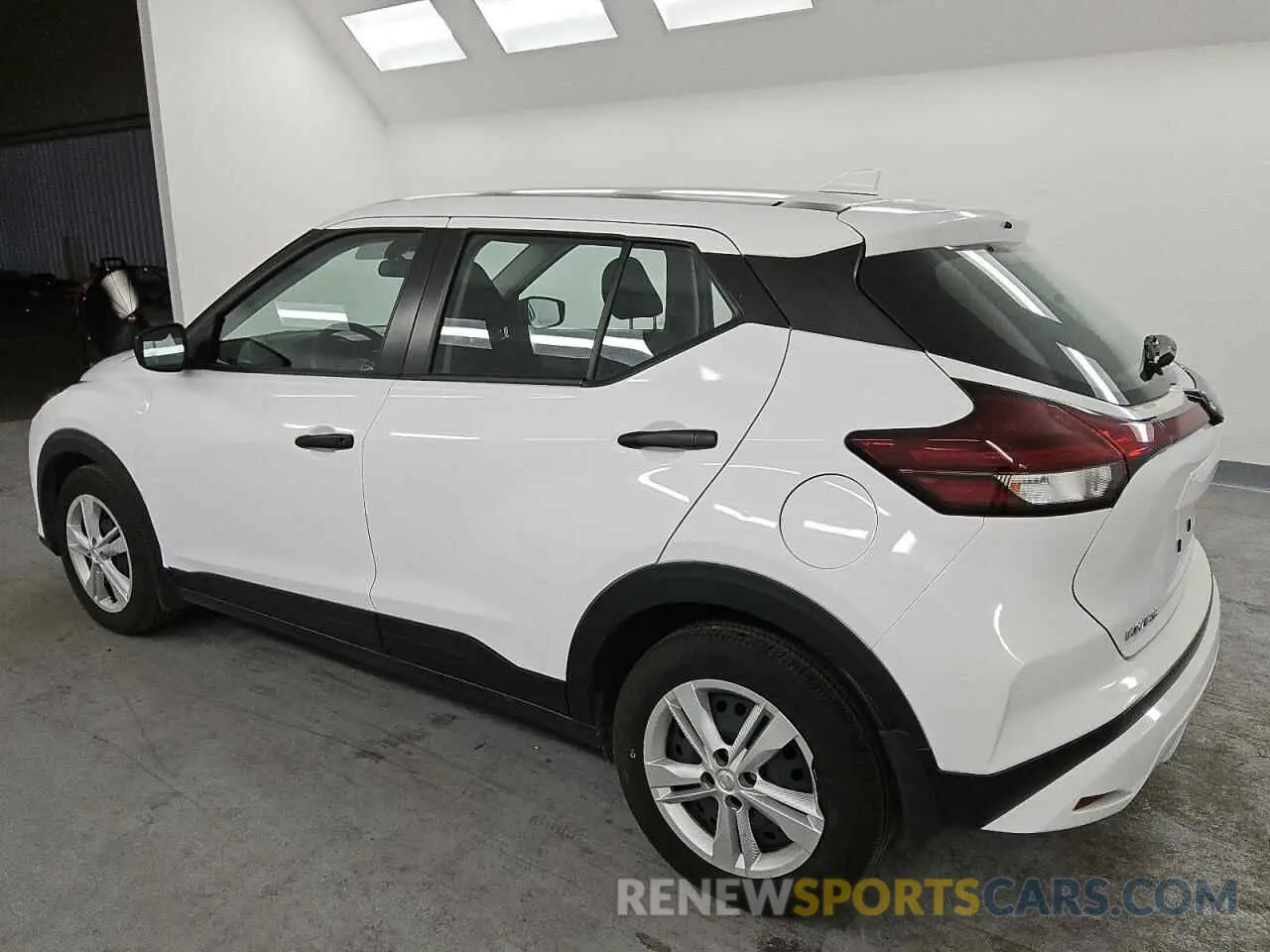 2 fotografías del automóvil dañado 3N1CP5BV5RL497080 NISSAN KICKS 2024