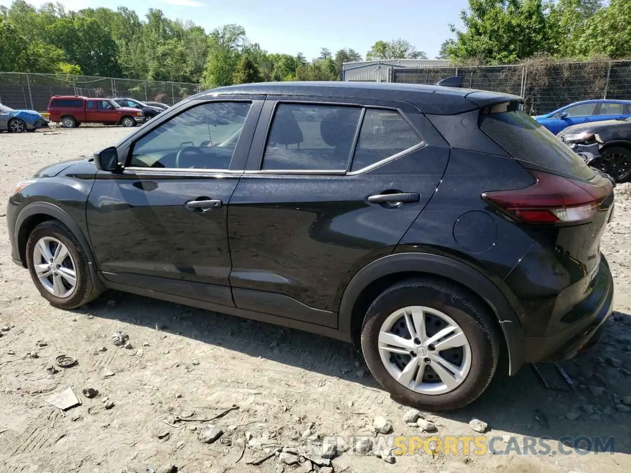 2 fotografías del automóvil dañado 3N1CP5BV8RL527690 NISSAN KICKS 2024
