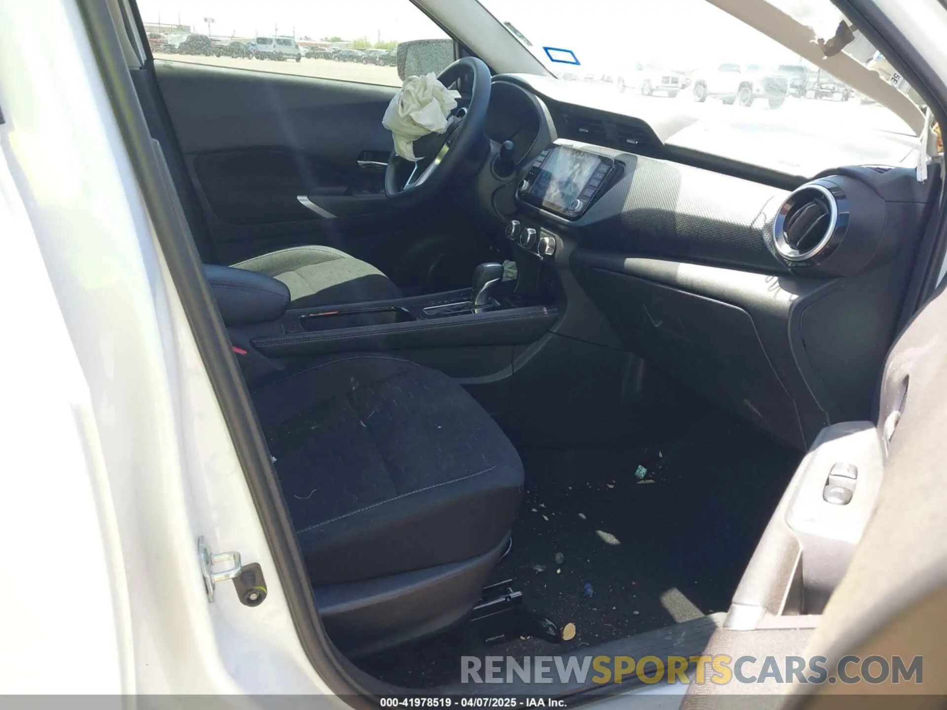 5 fotografías del automóvil dañado 3N1CP5CV0RL482954 NISSAN KICKS 2024