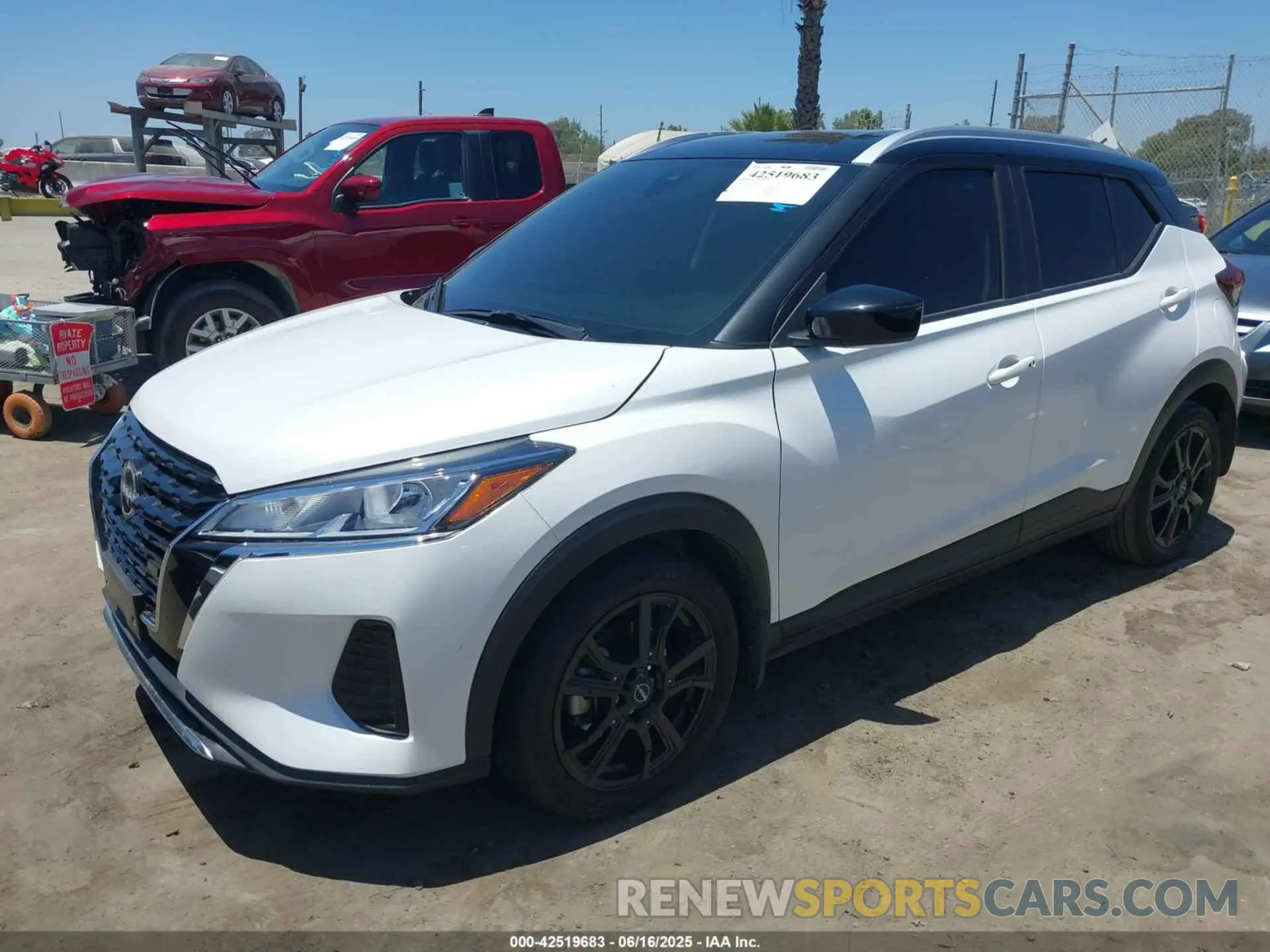 2 fotografías del automóvil dañado 3N1CP5CV1RL472904 NISSAN KICKS 2024