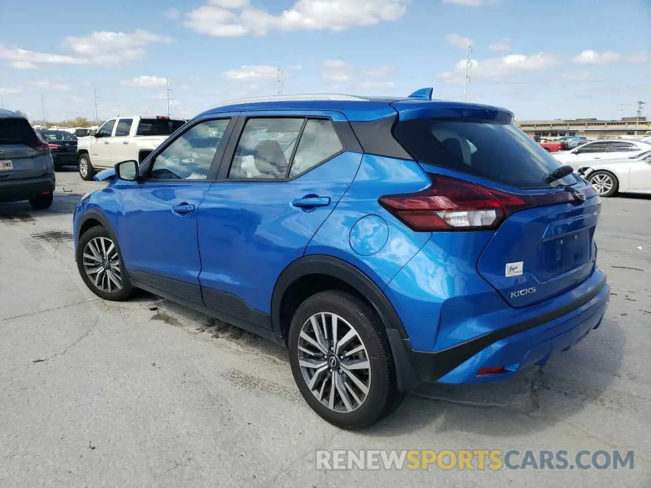 2 fotografías del automóvil dañado 3N1CP5CV1RL480372 NISSAN KICKS 2024
