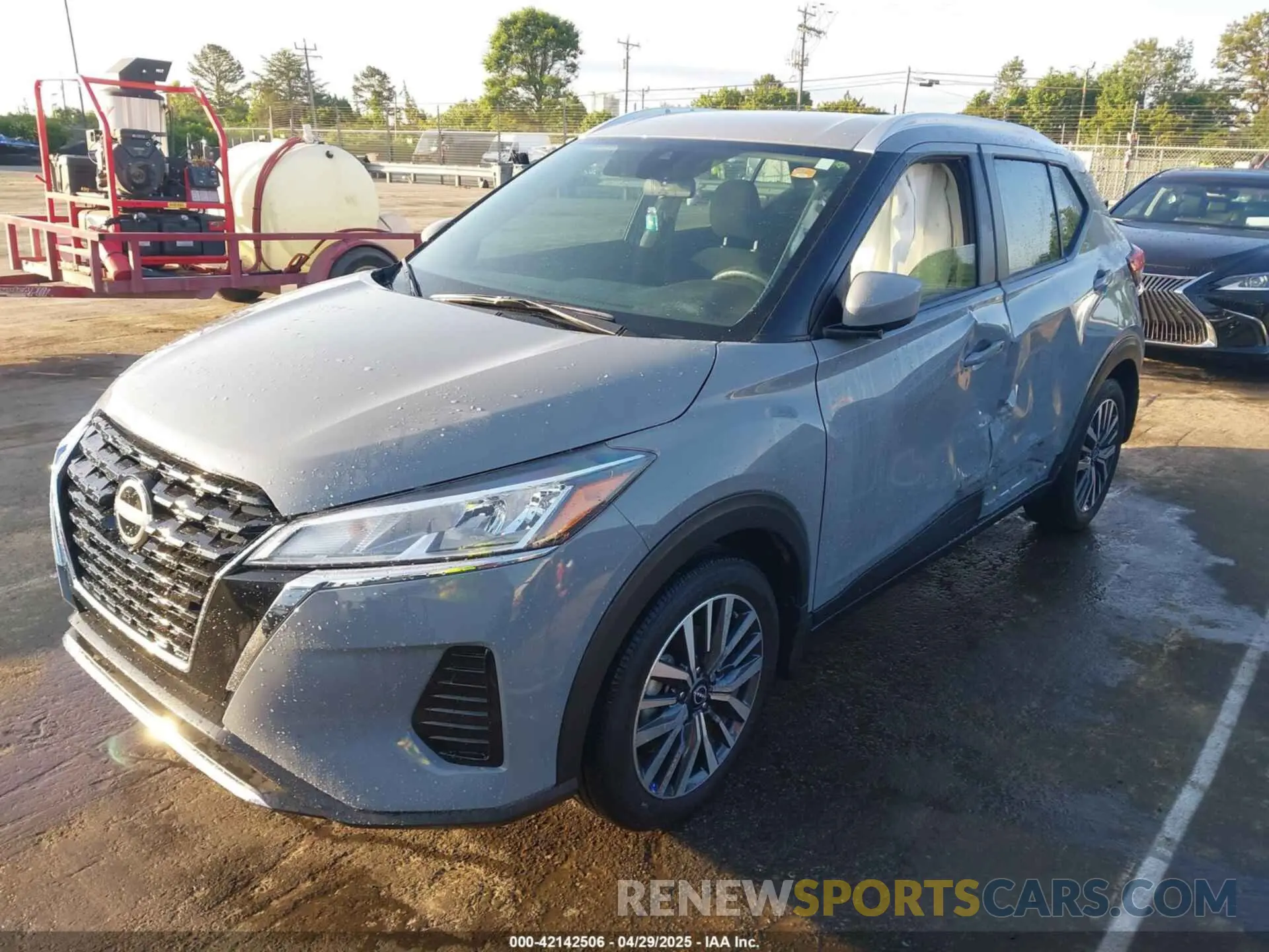 2 fotografías del automóvil dañado 3N1CP5CV1RL482817 NISSAN KICKS 2024