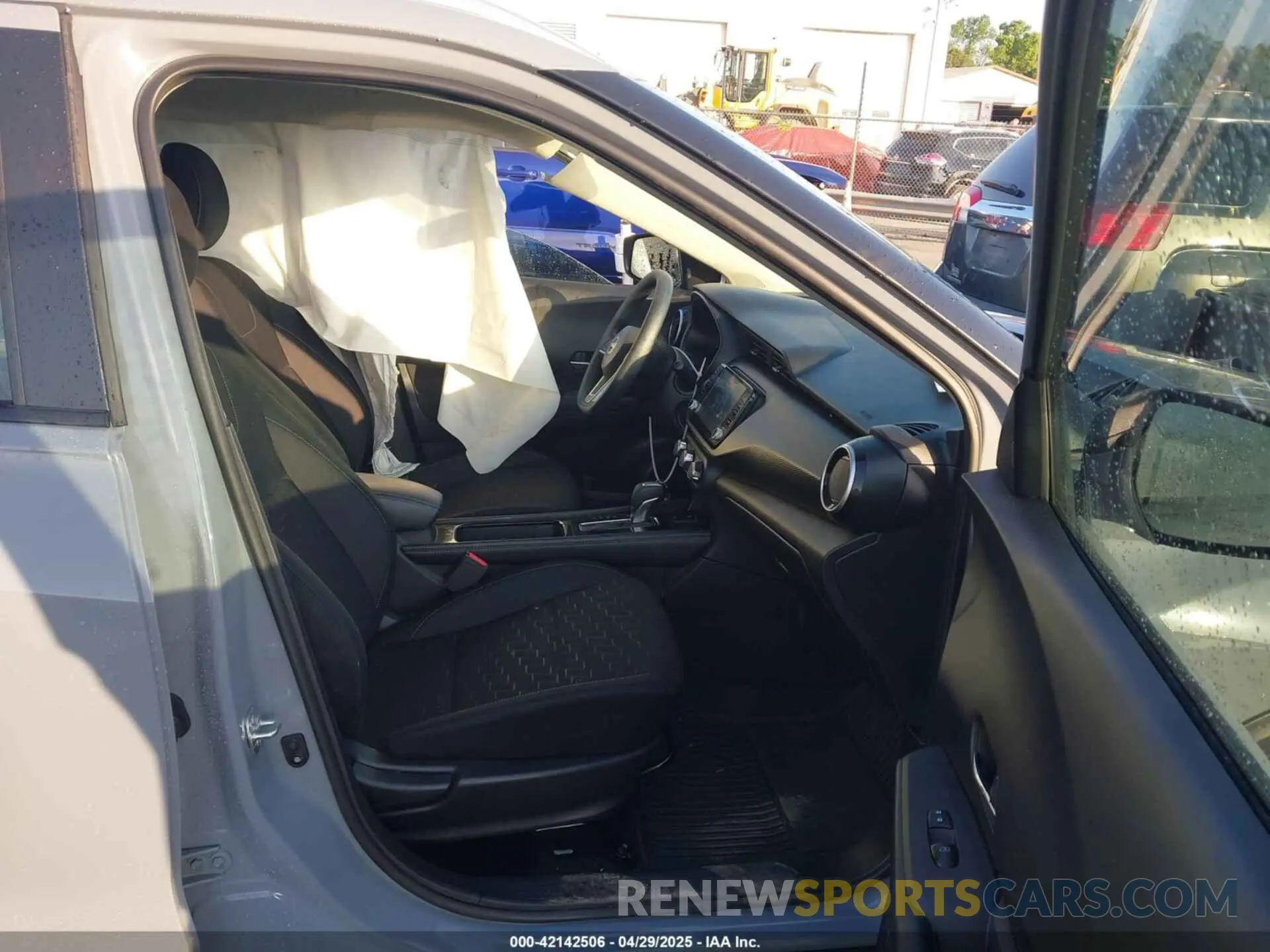 5 fotografías del automóvil dañado 3N1CP5CV1RL482817 NISSAN KICKS 2024