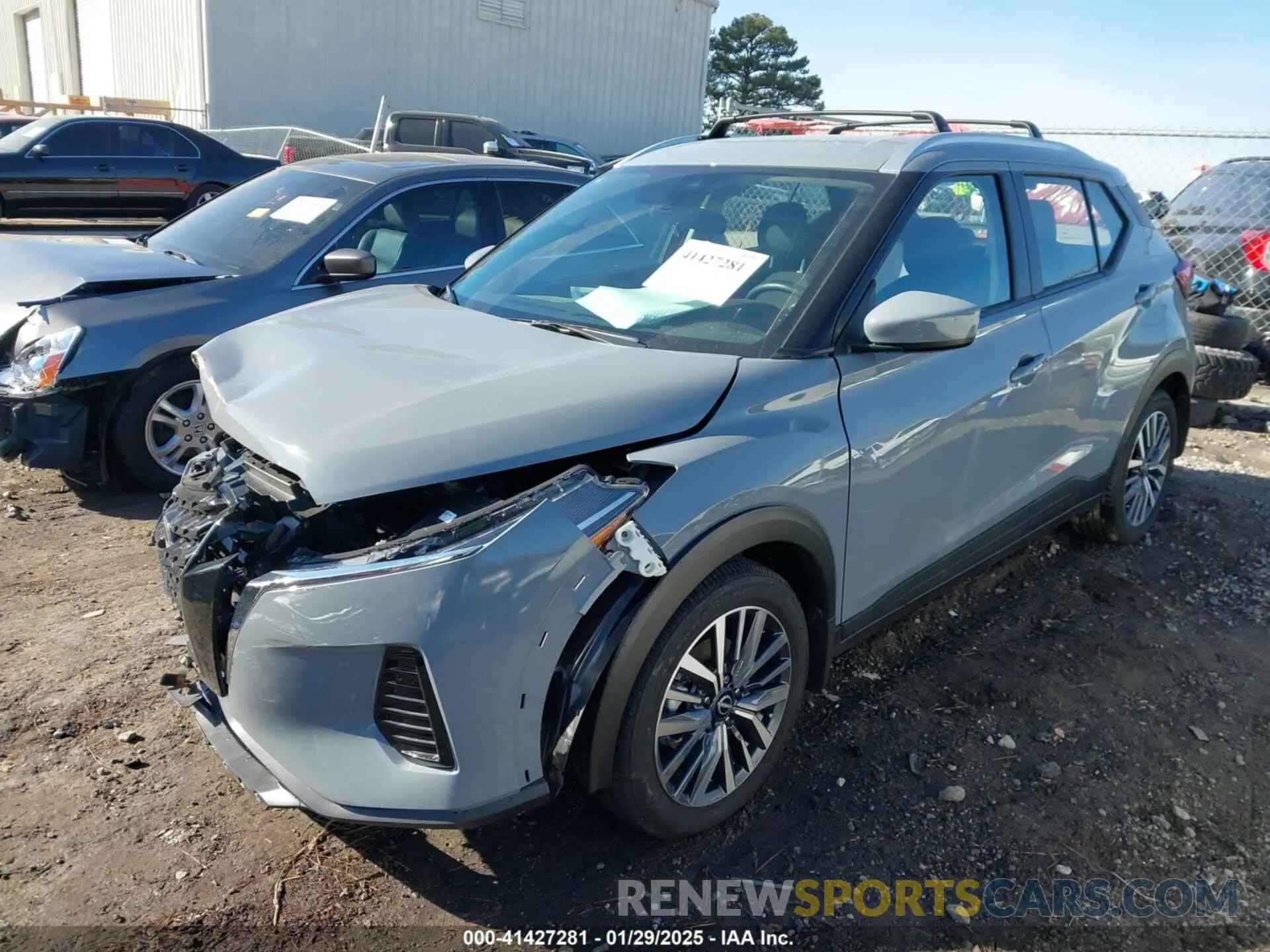 2 fotografías del automóvil dañado 3N1CP5CV1RL527321 NISSAN KICKS 2024