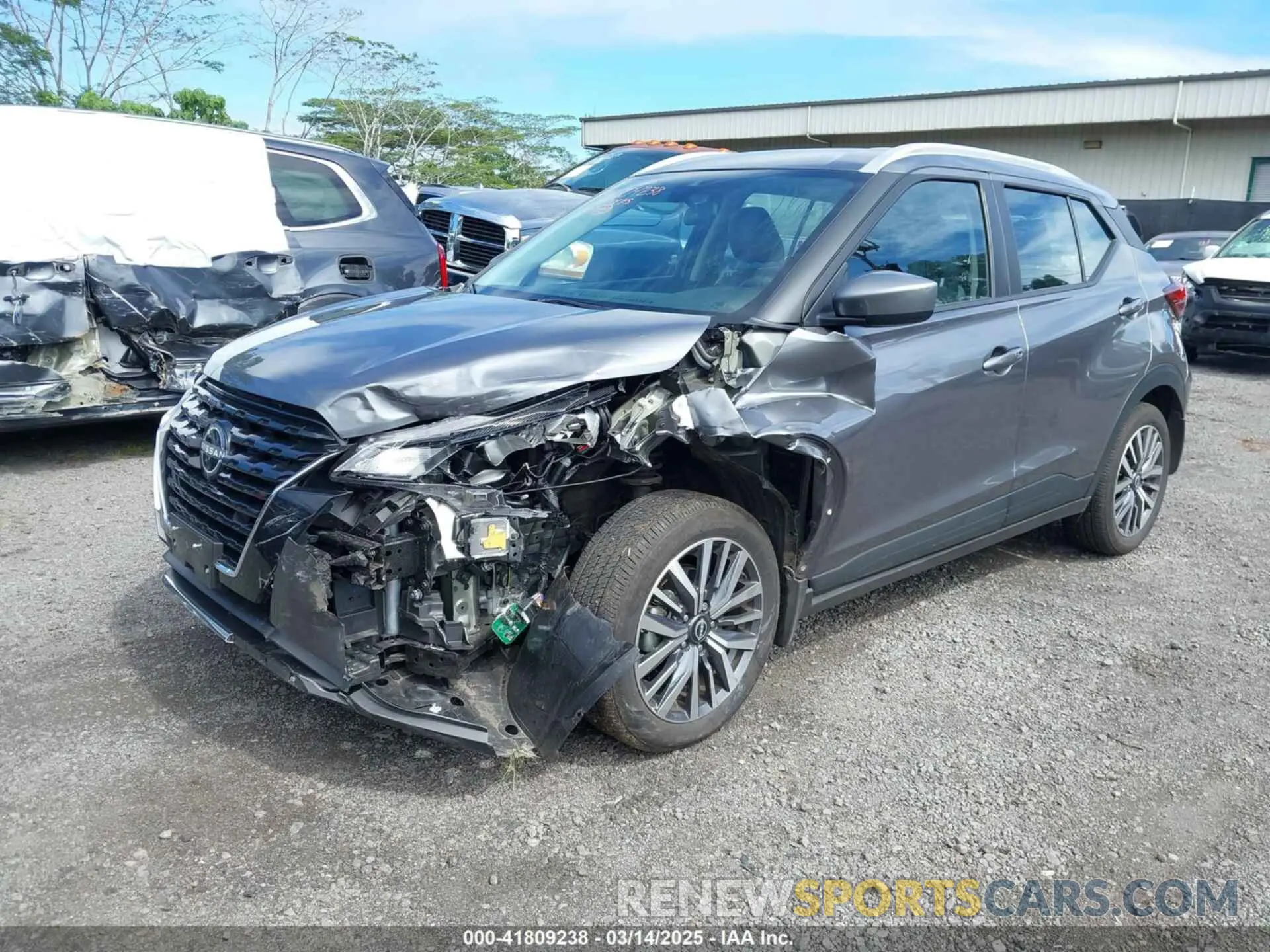2 fotografías del automóvil dañado 3N1CP5CV5RL504477 NISSAN KICKS 2024