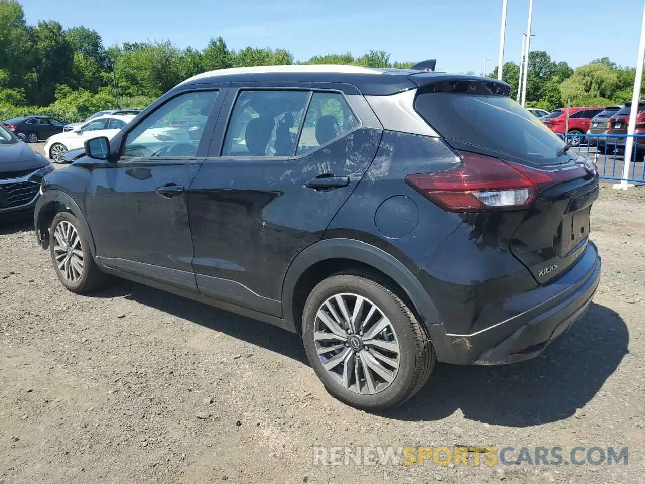 2 fotografías del automóvil dañado 3N1CP5CV8RL560624 NISSAN KICKS 2024