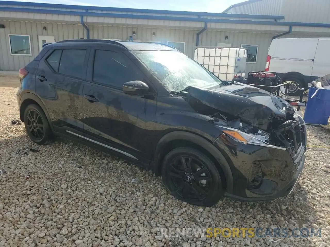 4 fotografías del automóvil dañado 3N1CP5DV1RL531819 NISSAN KICKS 2024
