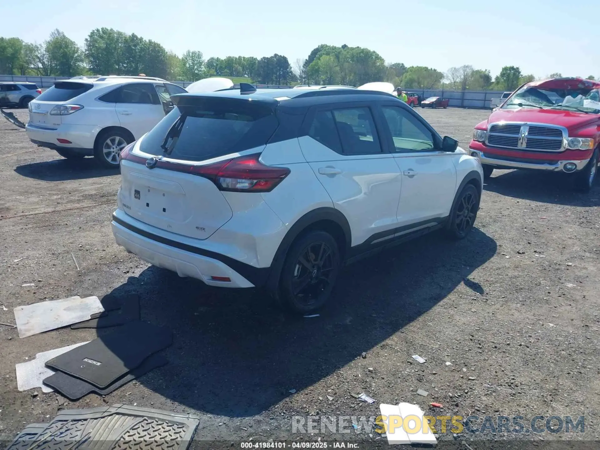 4 fotografías del automóvil dañado 3N1CP5DV1RL541377 NISSAN KICKS 2024