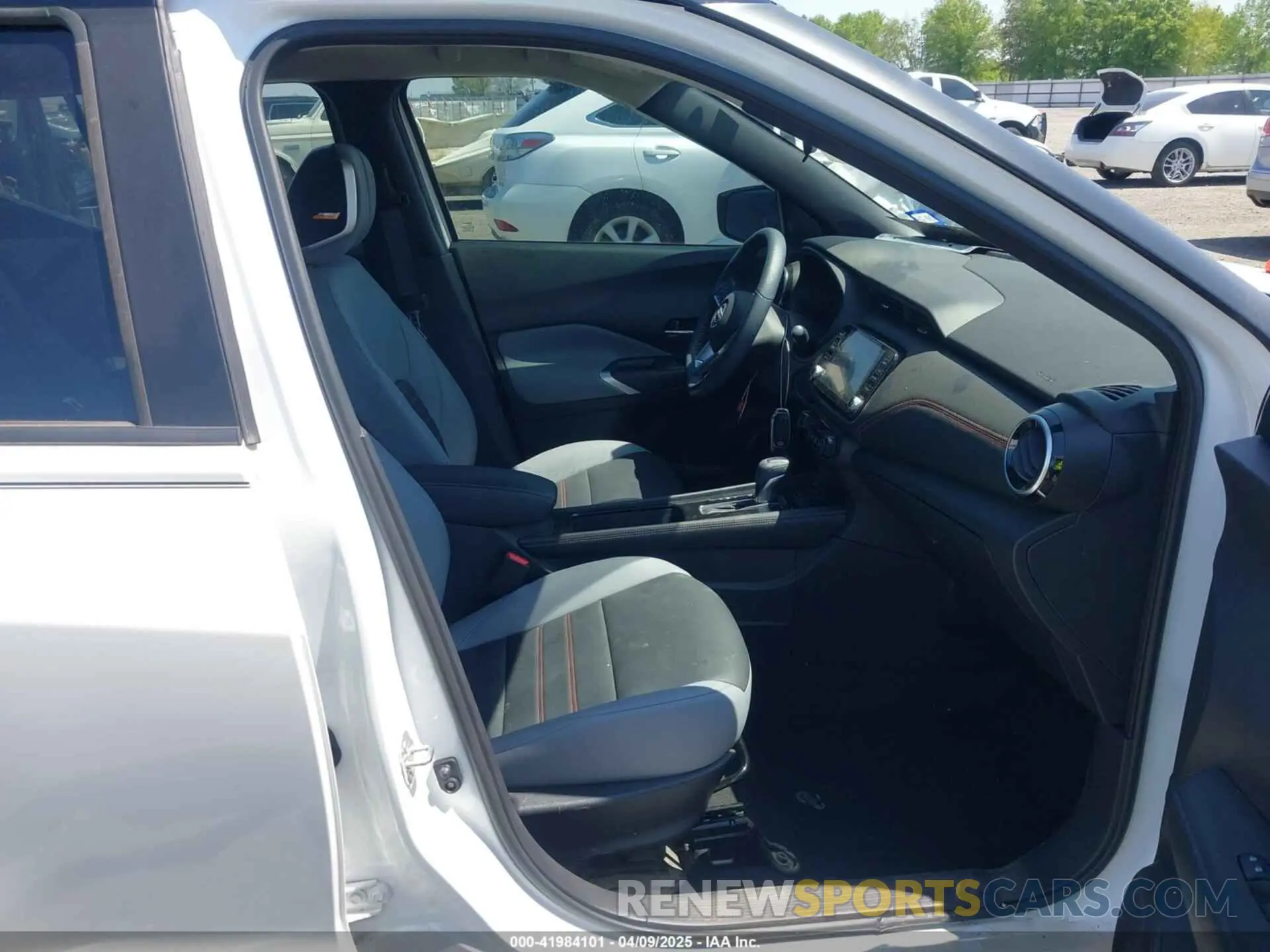 5 fotografías del automóvil dañado 3N1CP5DV1RL541377 NISSAN KICKS 2024