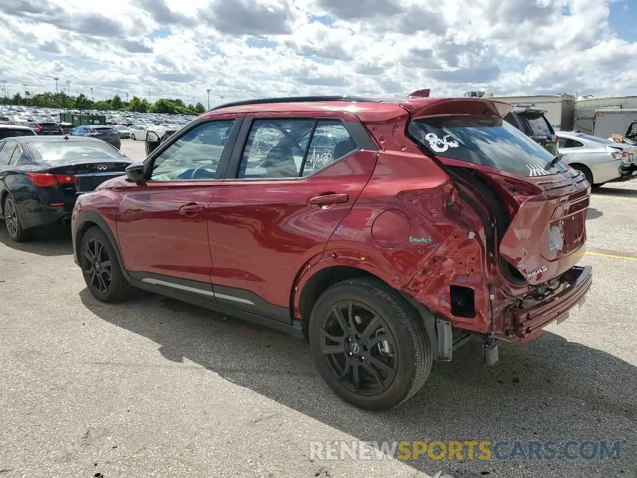2 fotografías del automóvil dañado 3N1CP5DV2RL541730 NISSAN KICKS 2024