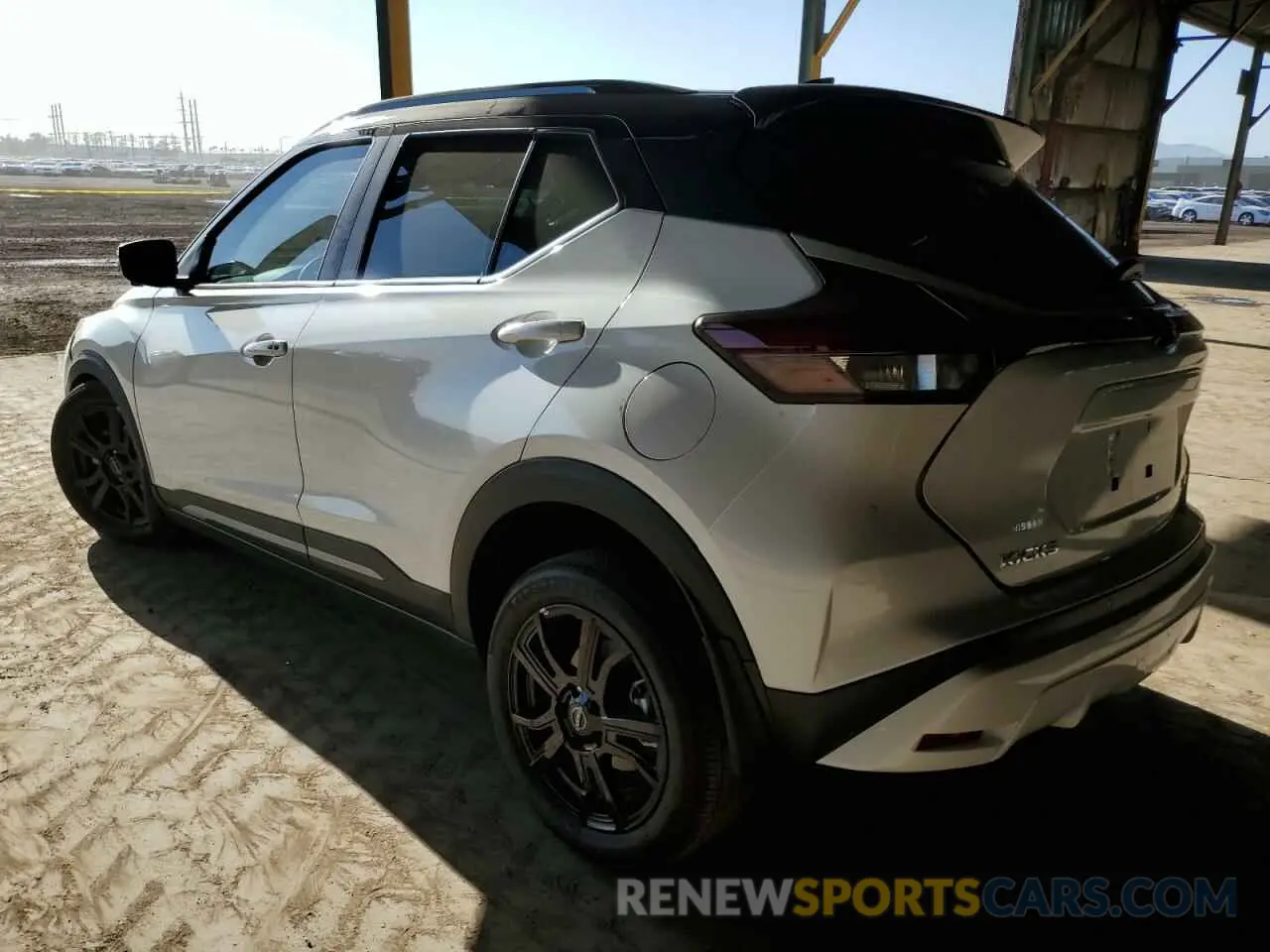 2 fotografías del automóvil dañado 3N1CP5DV2RL572167 NISSAN KICKS 2024