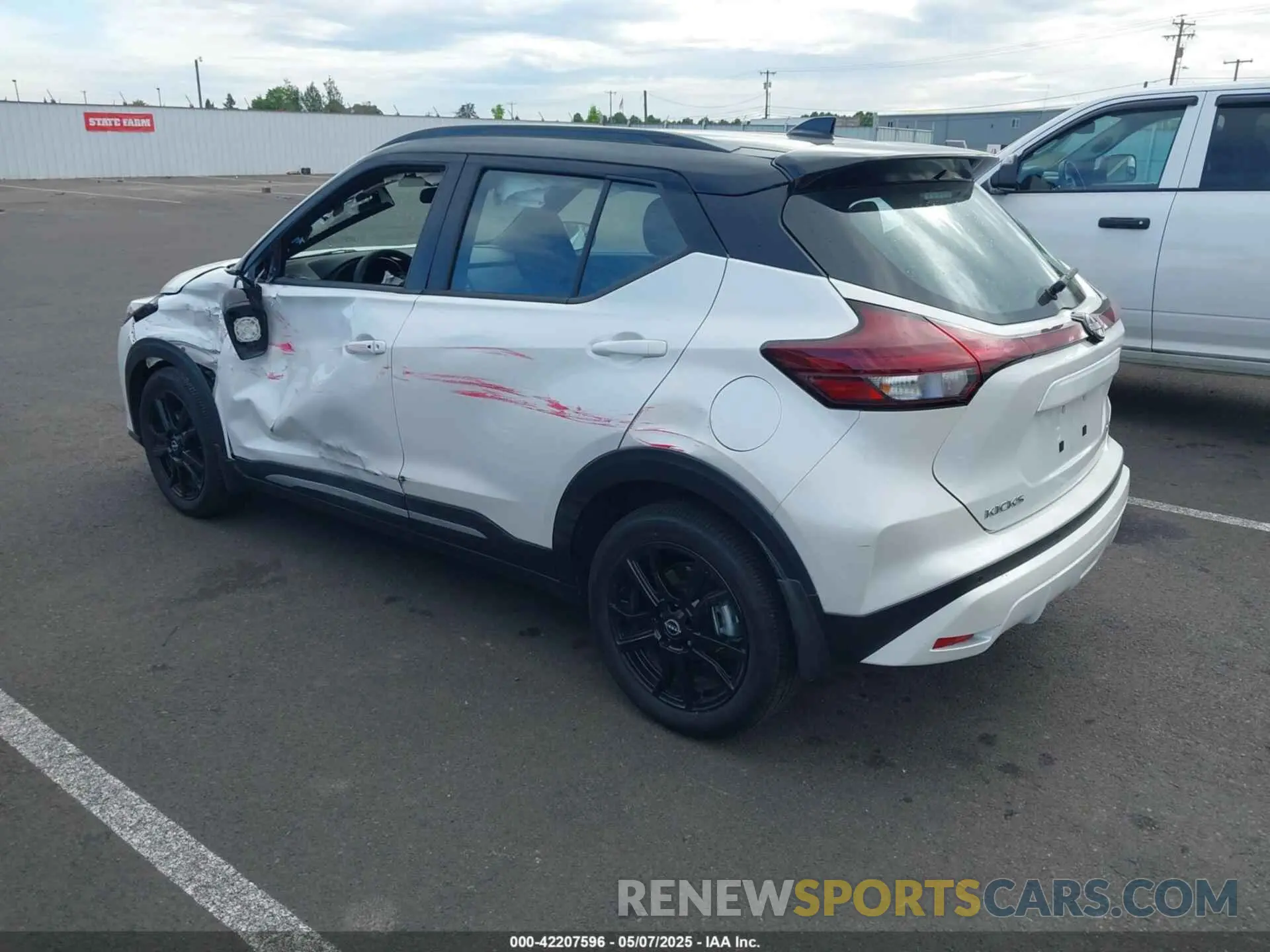 3 fotografías del automóvil dañado 3N1CP5DV6RL560300 NISSAN KICKS 2024