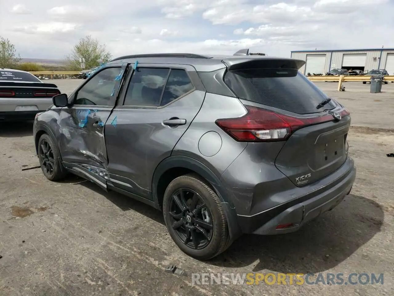 2 fotografías del automóvil dañado 3N1CP5DV8RL488810 NISSAN KICKS 2024