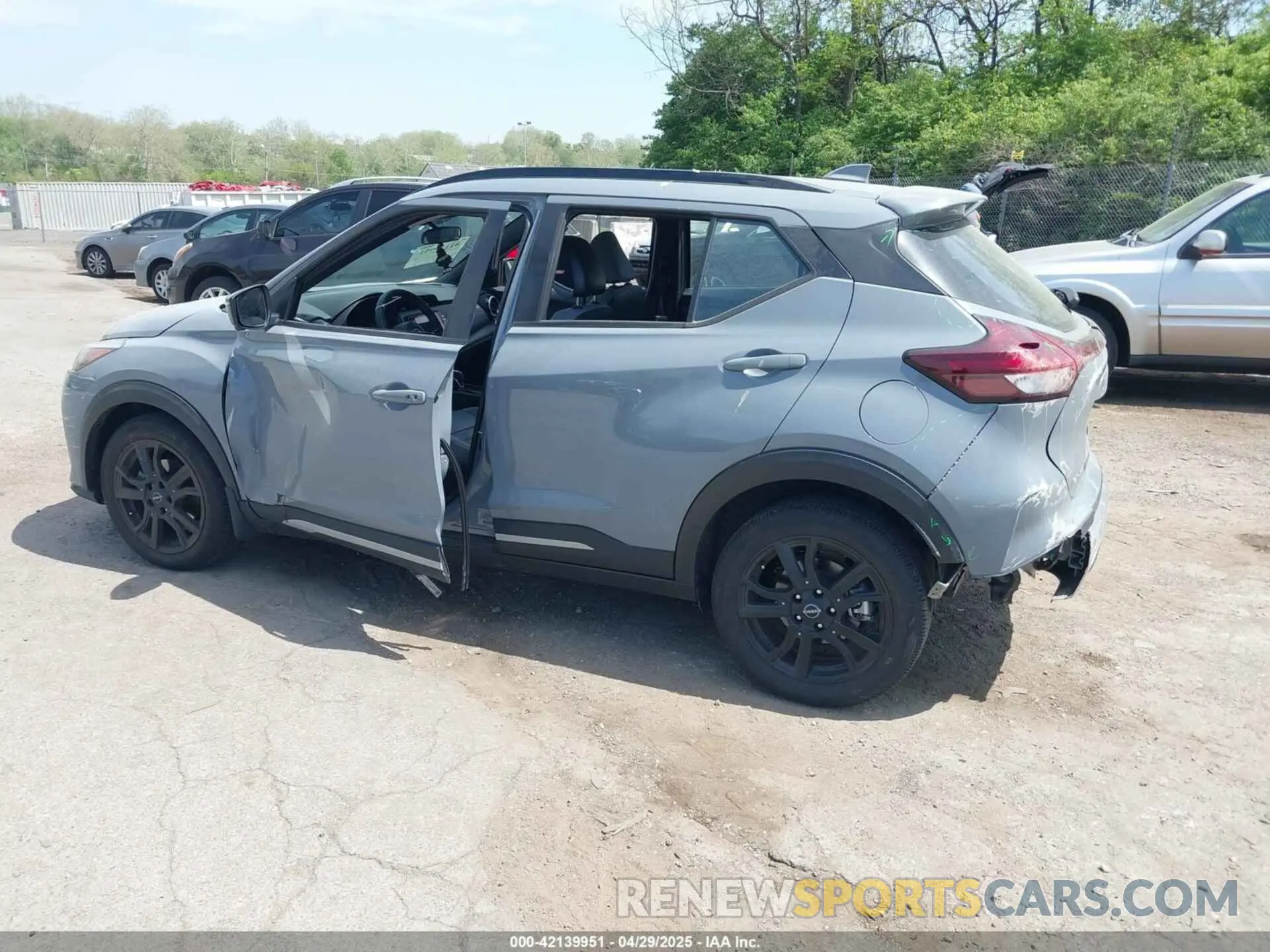 3 fotografías del automóvil dañado 3N1CP5DV9RL494244 NISSAN KICKS 2024