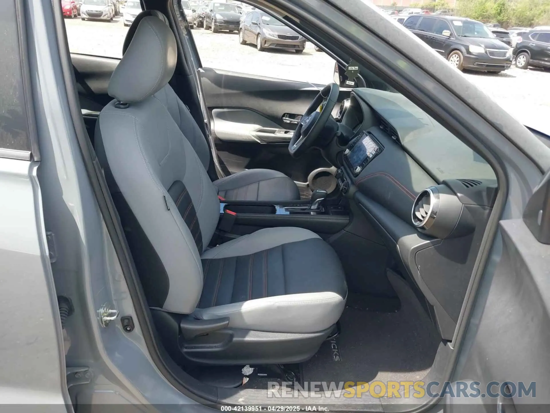 5 fotografías del automóvil dañado 3N1CP5DV9RL494244 NISSAN KICKS 2024
