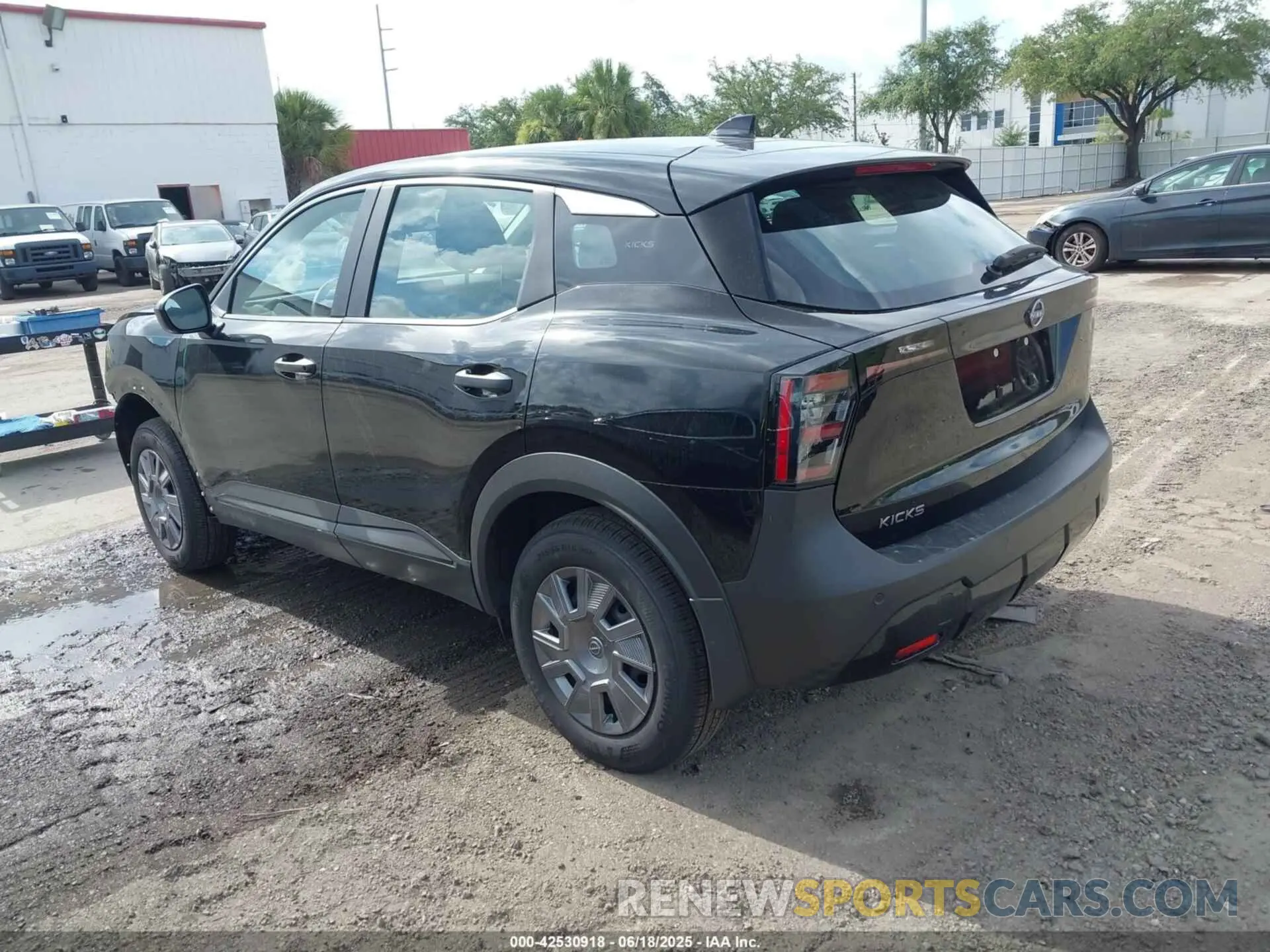 3 fotografías del automóvil dañado 3N8AP6BA4SL320683 NISSAN KICKS 2025