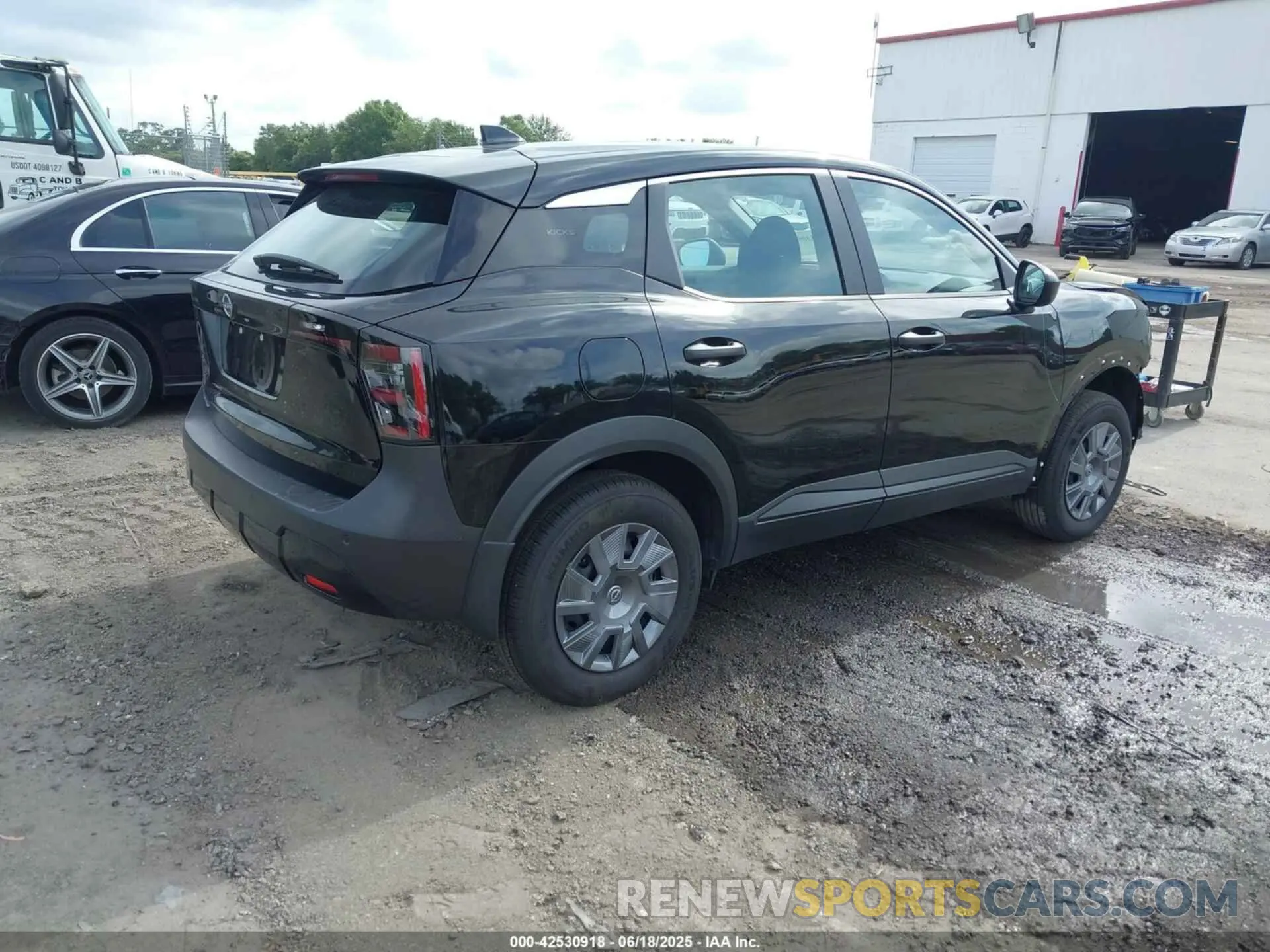 4 fotografías del automóvil dañado 3N8AP6BA4SL320683 NISSAN KICKS 2025