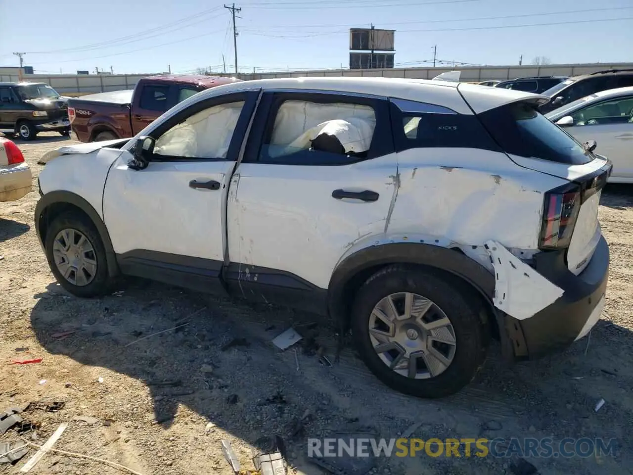 2 fotografías del automóvil dañado 3N8AP6BB0SL305705 NISSAN KICKS 2025