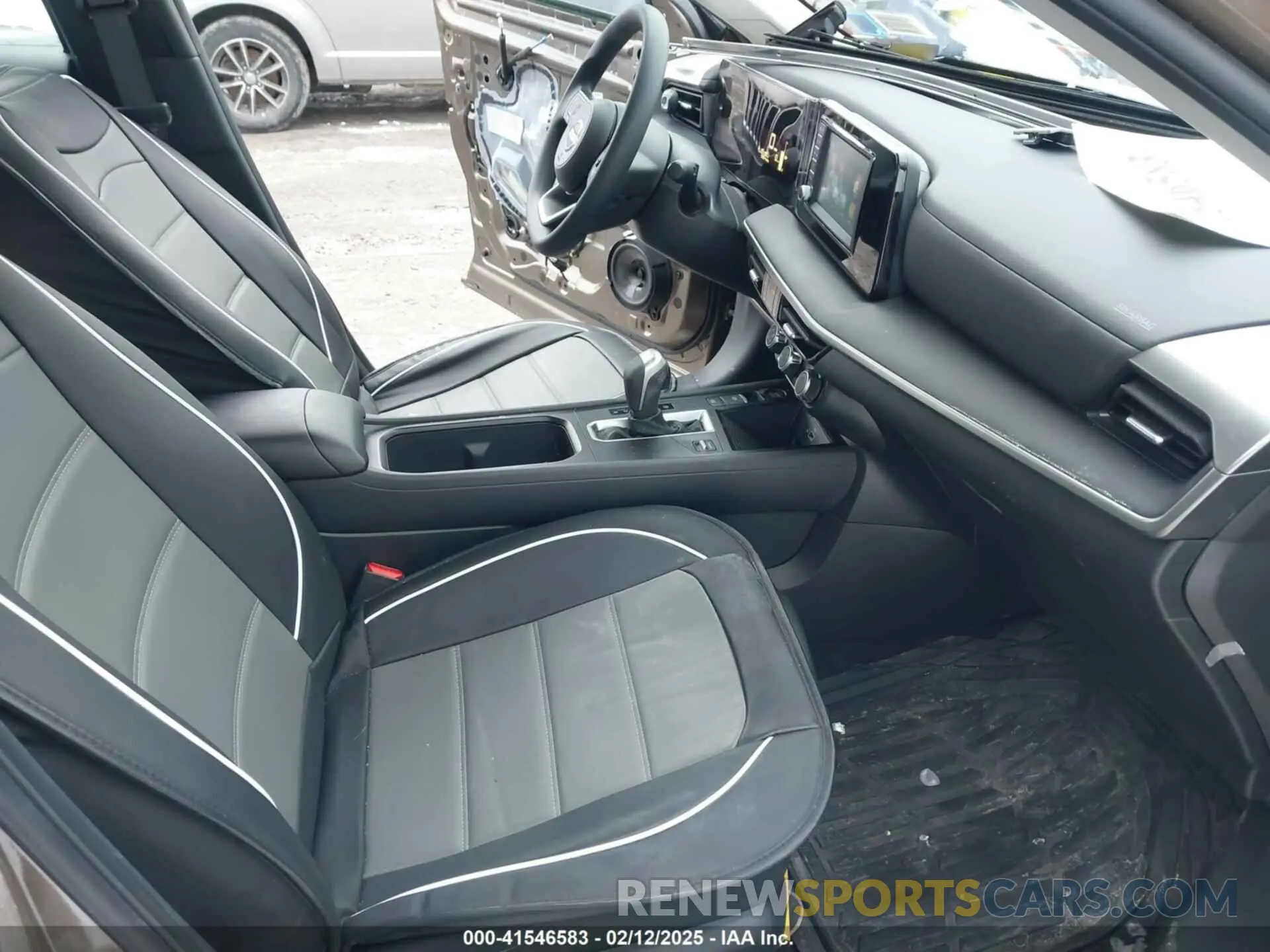 5 fotografías del automóvil dañado 3N8AP6BBXSL313200 NISSAN KICKS 2025