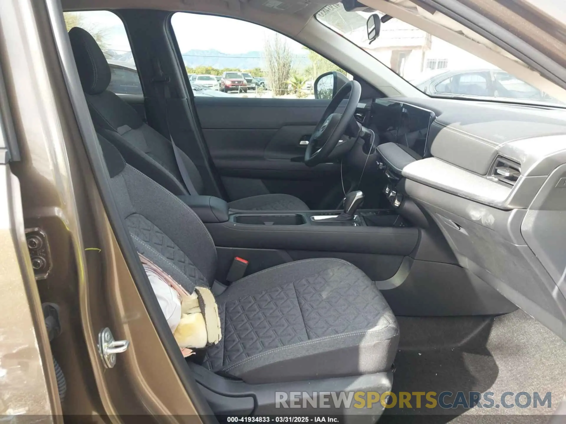 5 fotografías del automóvil dañado 3N8AP6CA0SL367322 NISSAN KICKS 2025