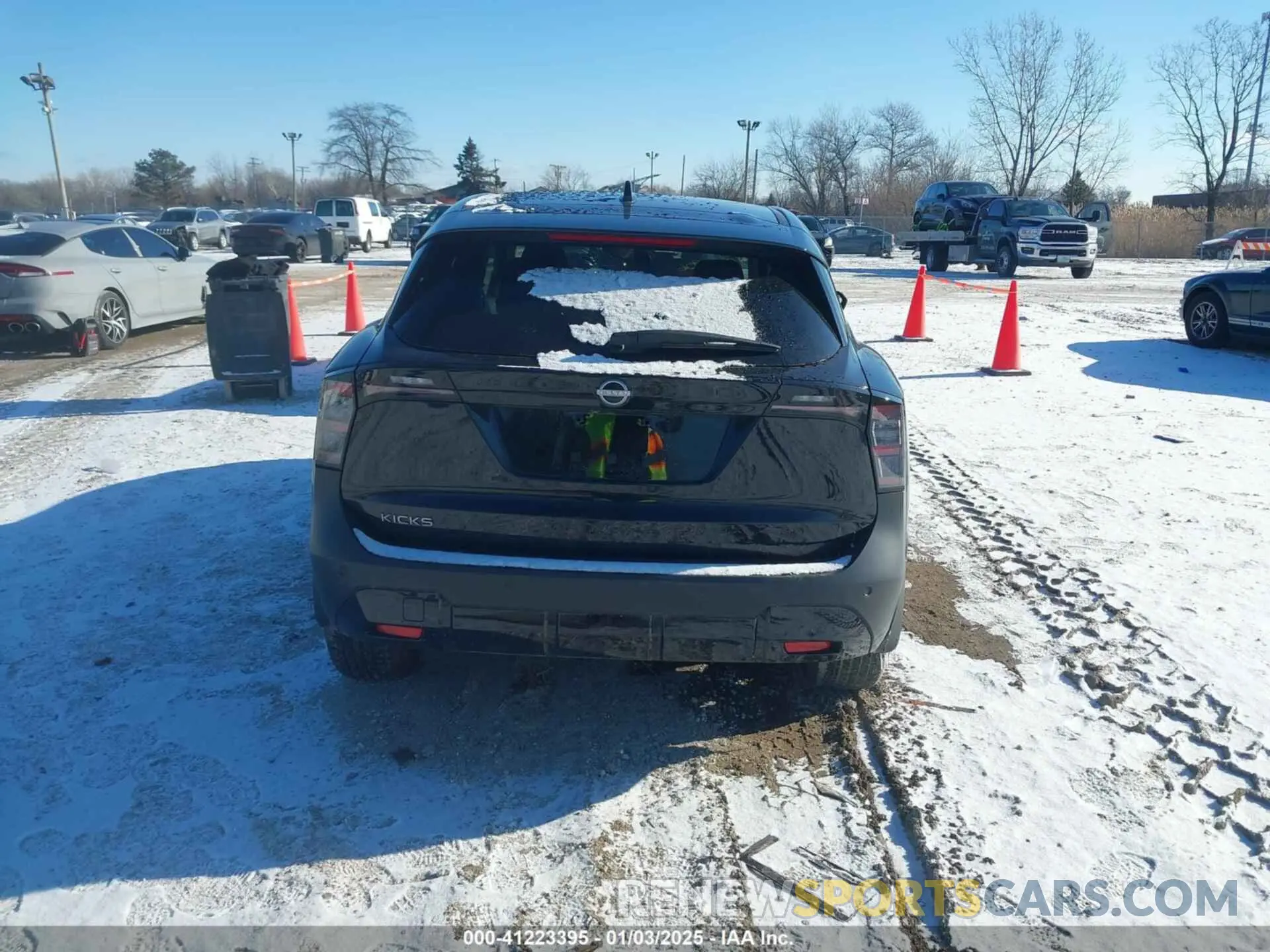 15 fotografías del automóvil dañado 3N8AP6CA1SL320770 NISSAN KICKS 2025